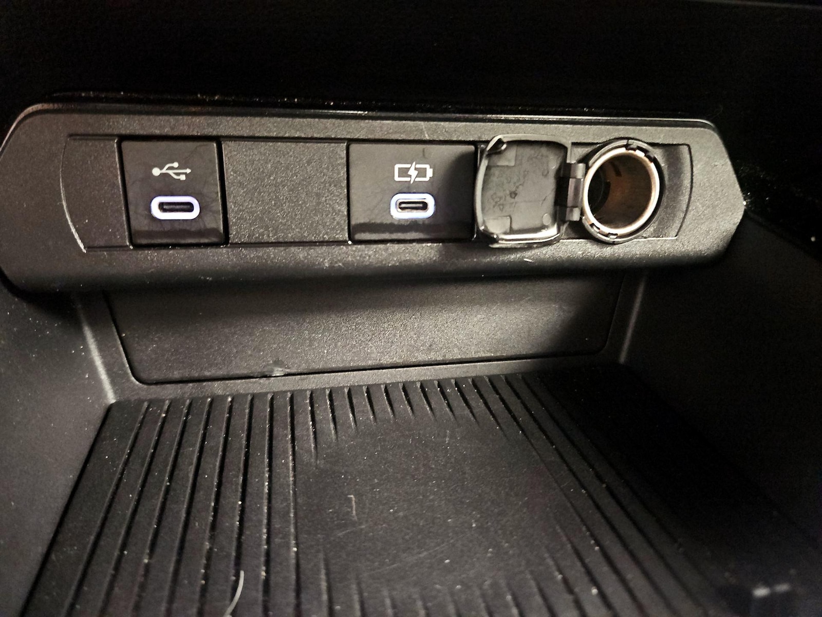 2025 Toyota Prius LE - Photo 18