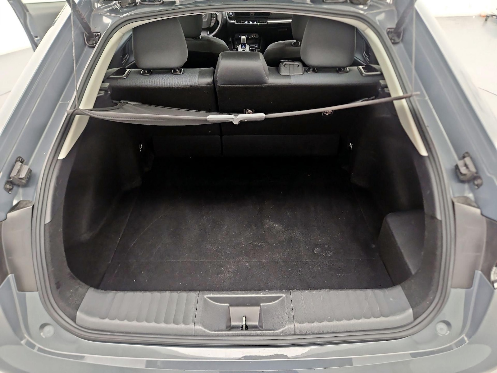 2025 Toyota Prius LE - Photo 20