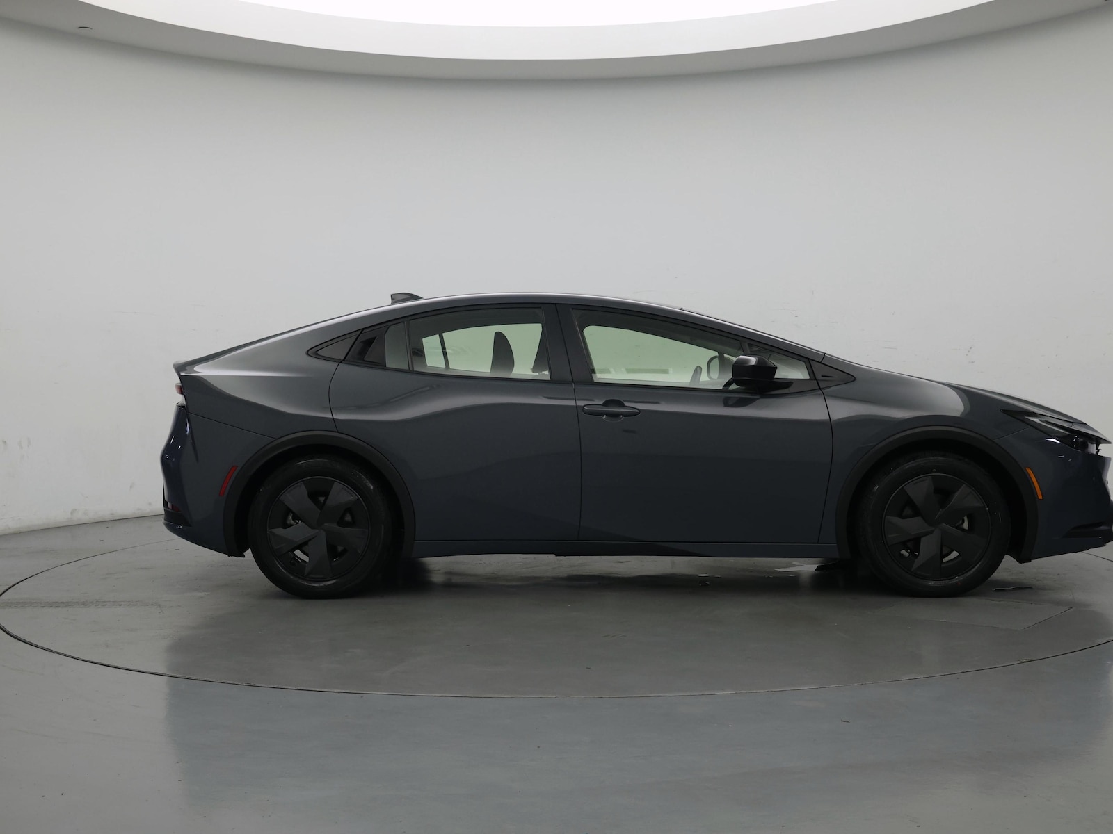 2025 Toyota Prius LE - Photo 8