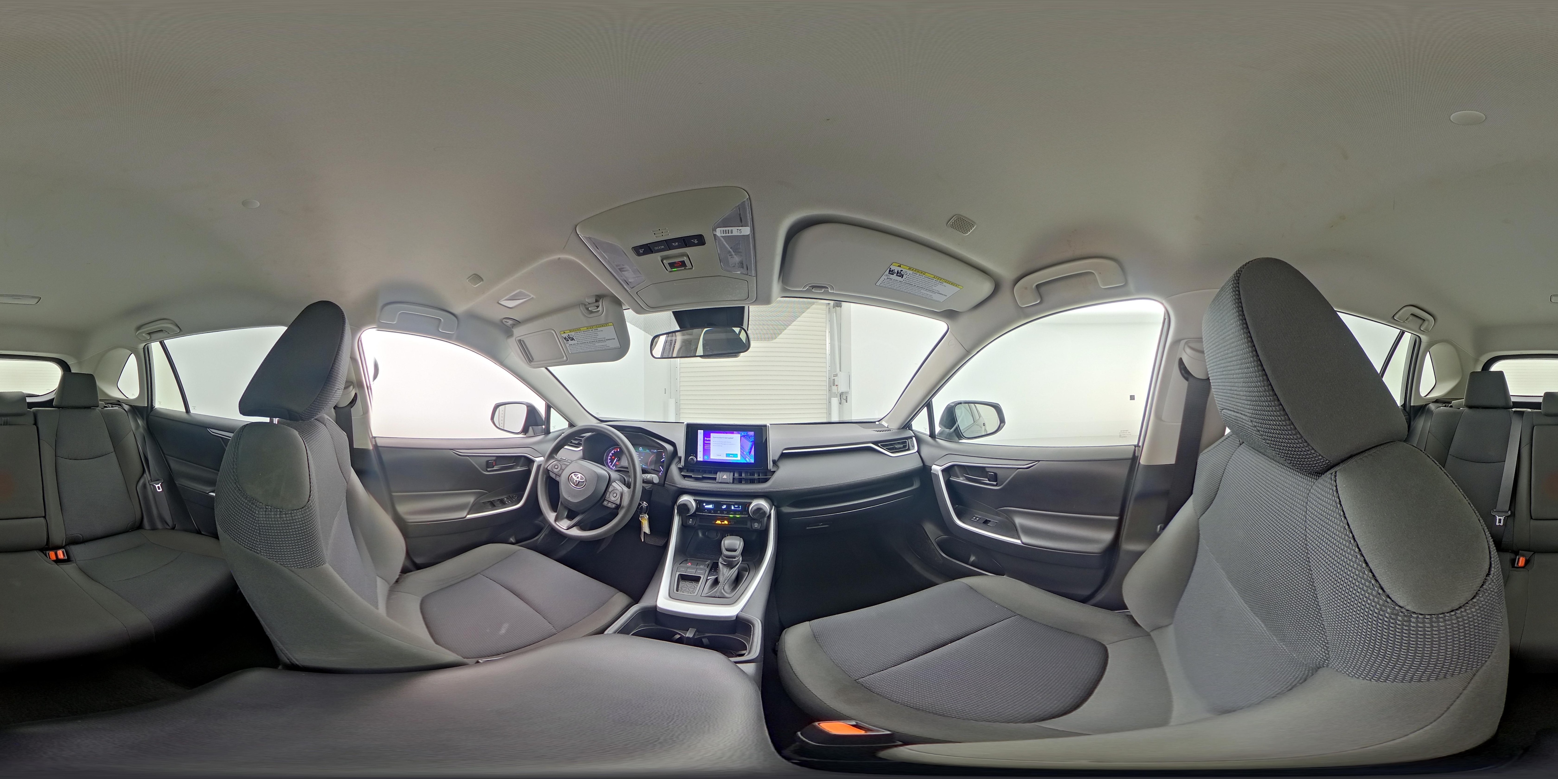 2025 Toyota RAV4 LE - Photo 25