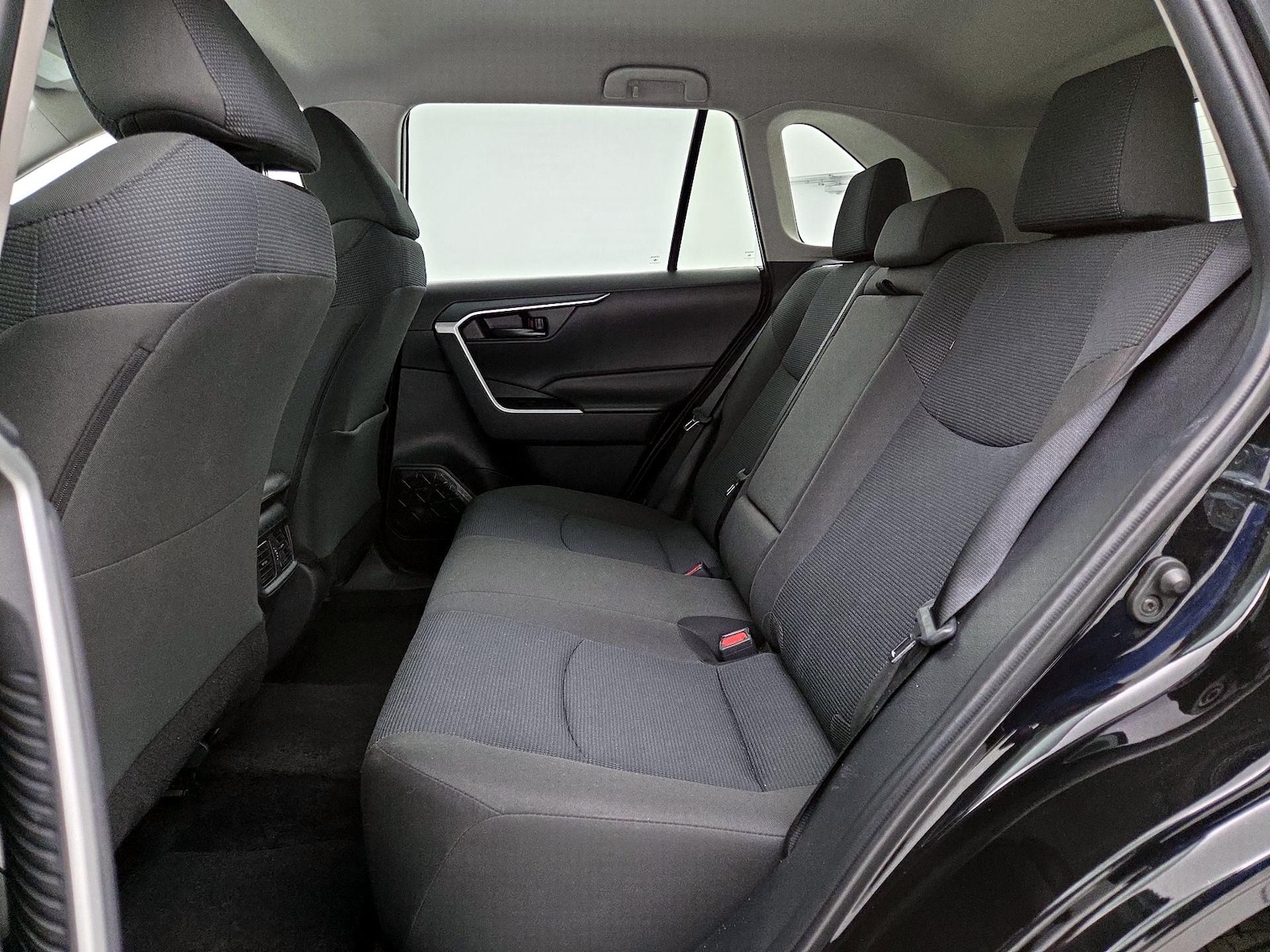 2025 Toyota RAV4 LE - Photo 20