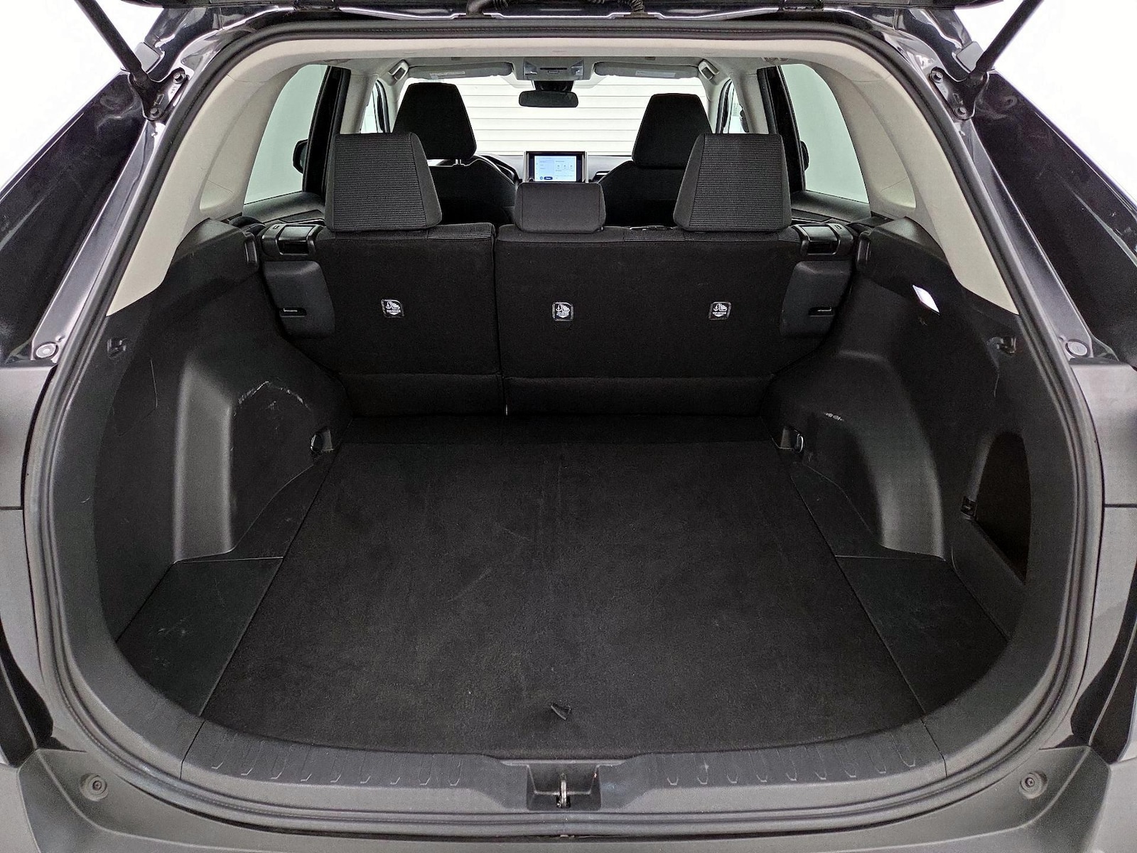 2025 Toyota RAV4 LE - Photo 21