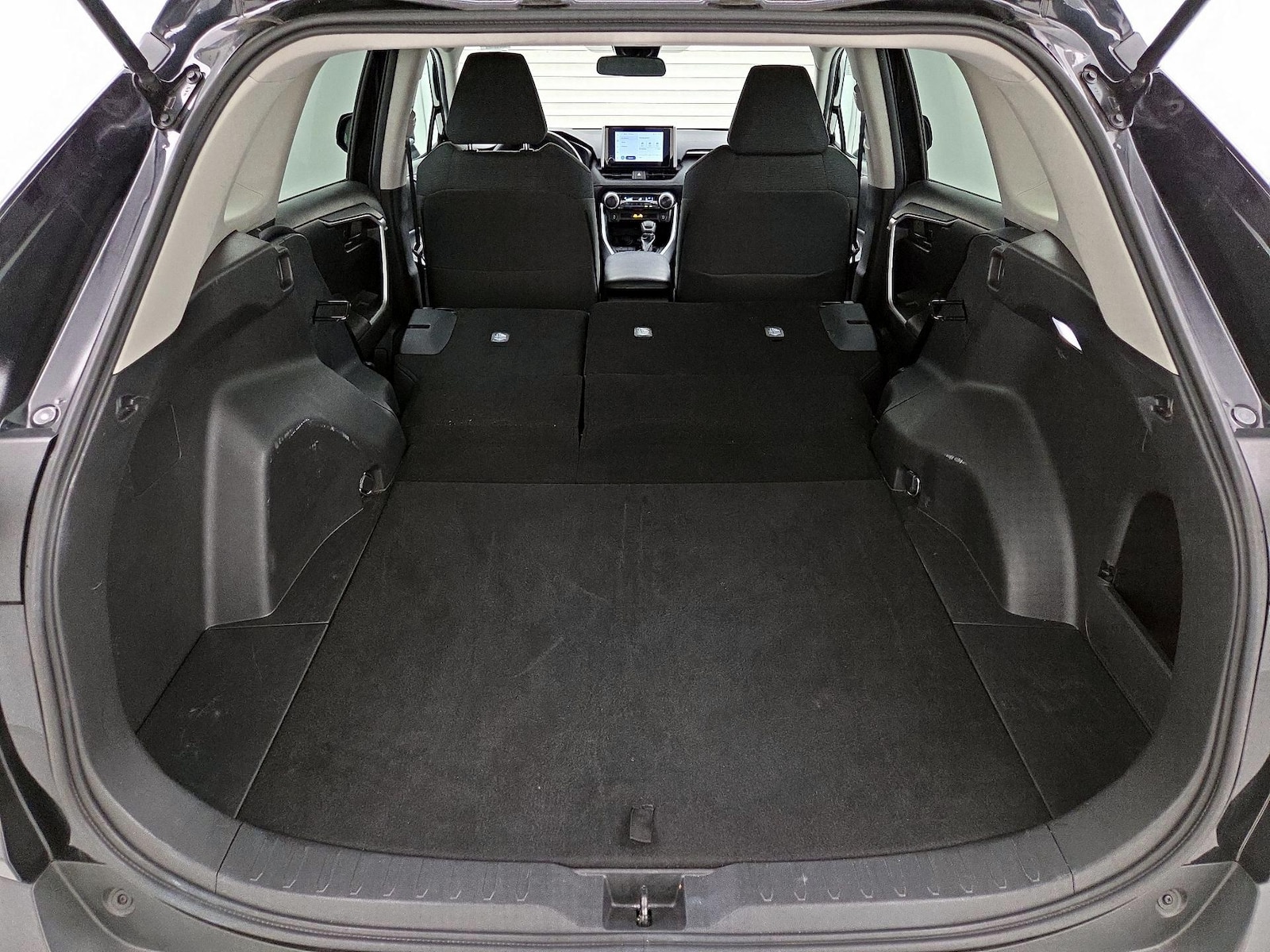 2025 Toyota RAV4 LE - Photo 22