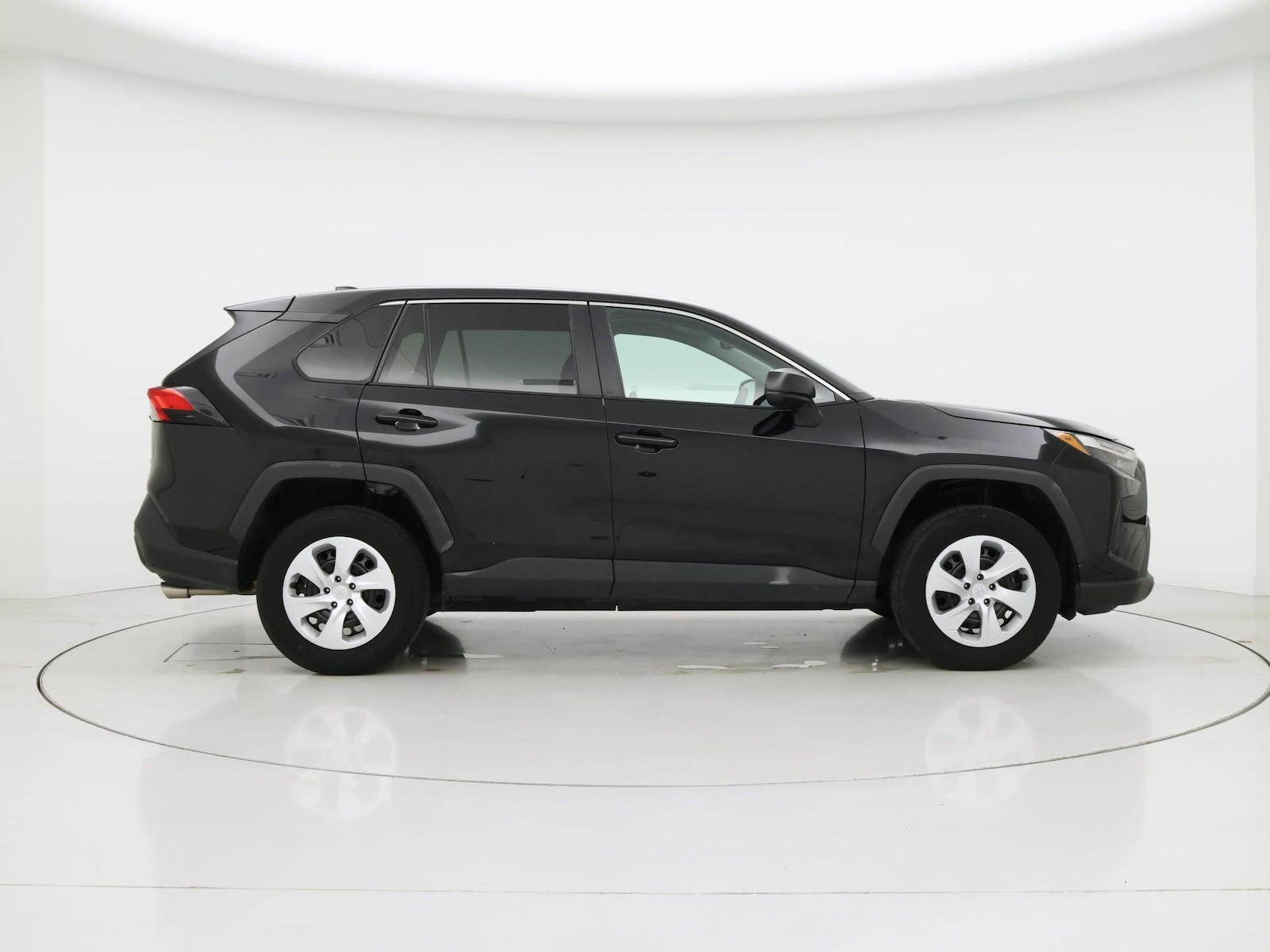 2025 Toyota RAV4 LE - Photo 8
