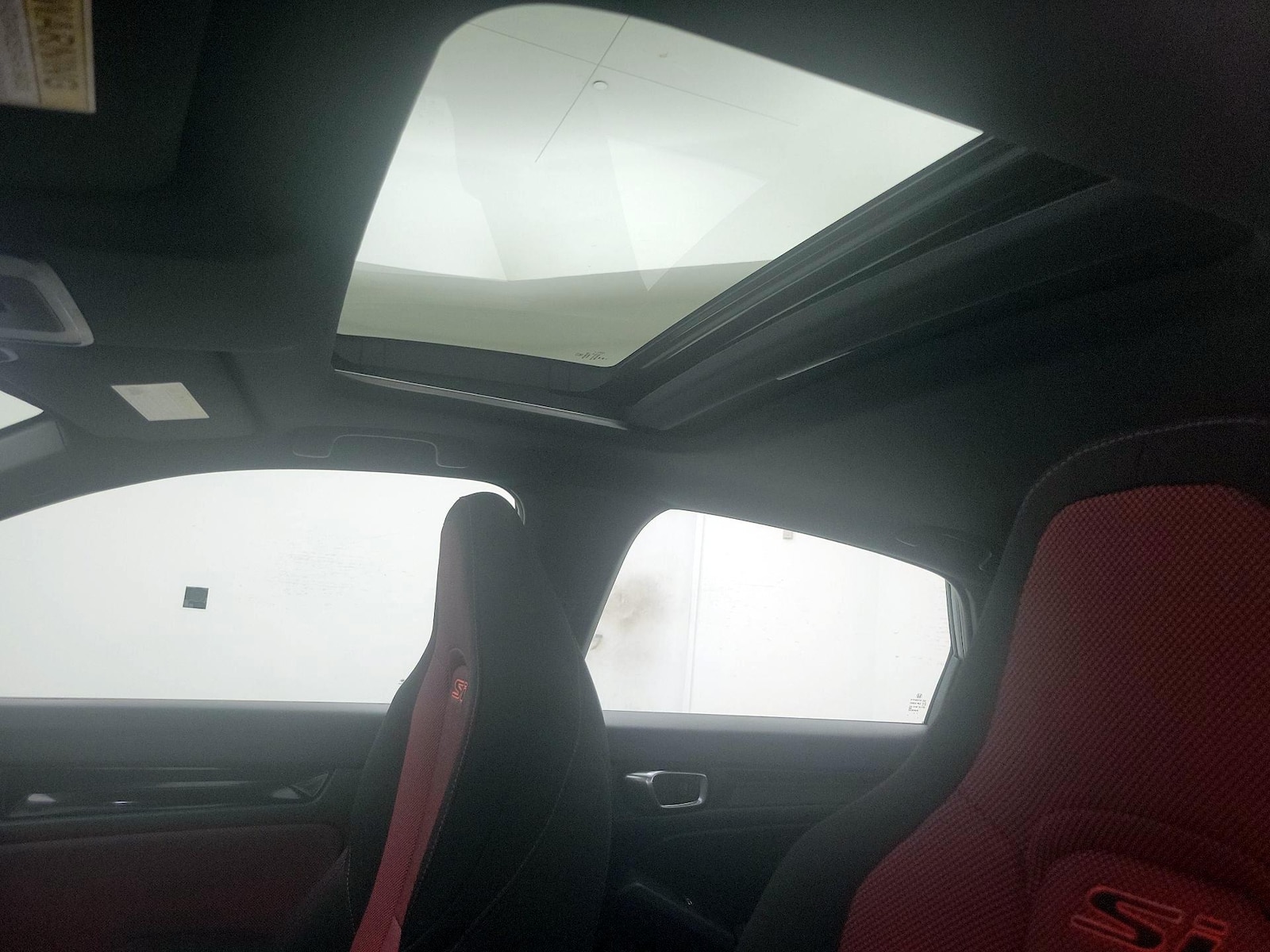 Sunroof(s) & Overhead Airbags