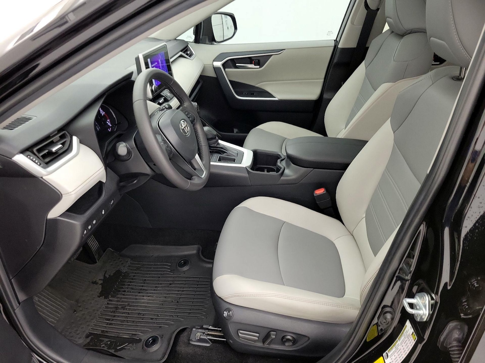 2024 Toyota RAV4 XLE Premium - Photo 12