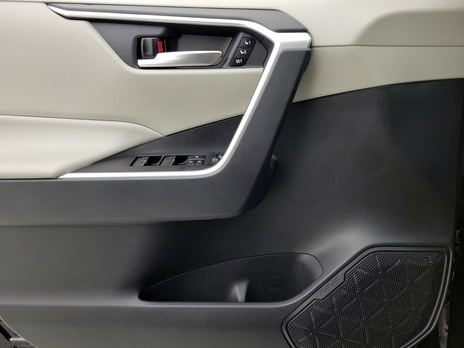 2024 Toyota RAV4 XLE Premium - Photo 13