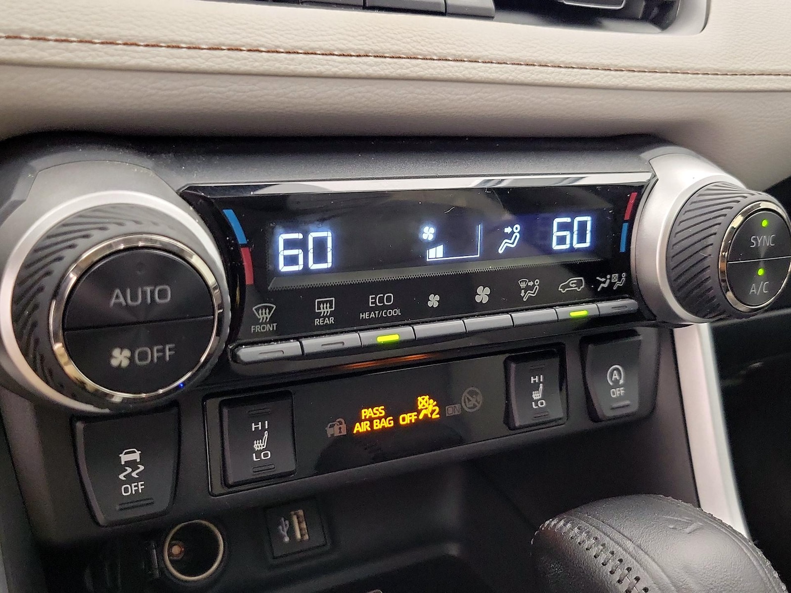 2024 Toyota RAV4 XLE Premium - Photo 18