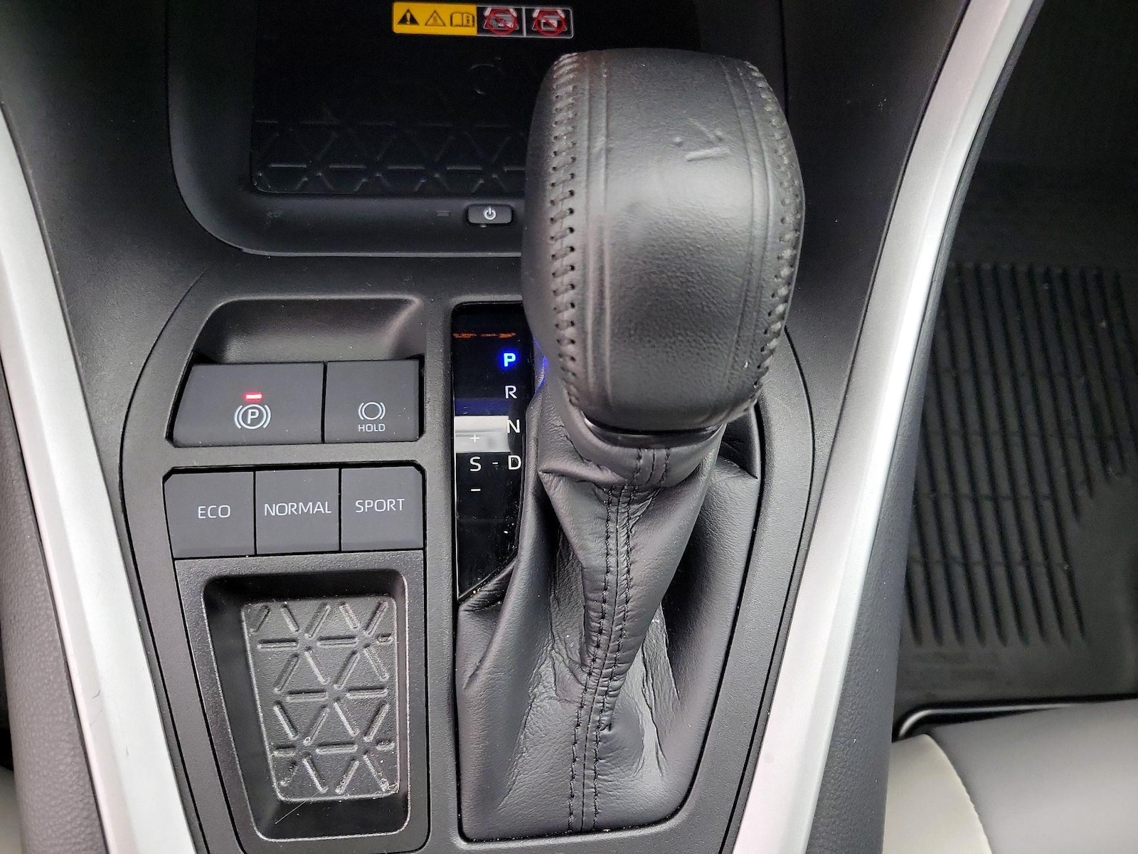 2024 Toyota RAV4 XLE Premium - Photo 19