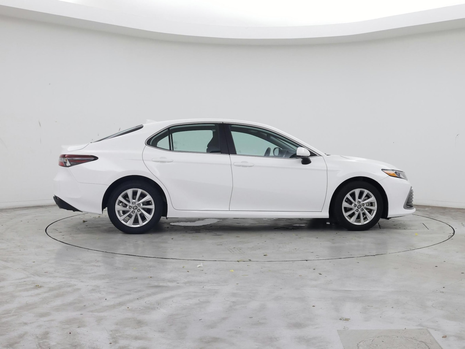 2024 Toyota Camry LE - Photo 8