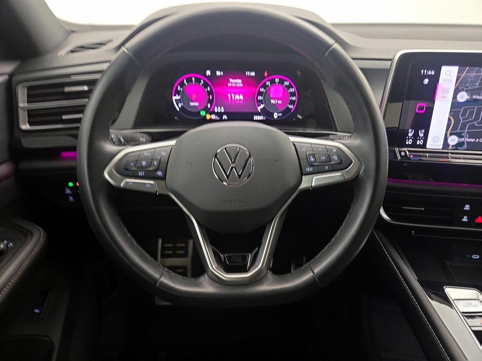 2024 Volkswagen Atlas Cross Sport SEL R-LINE - Photo 11