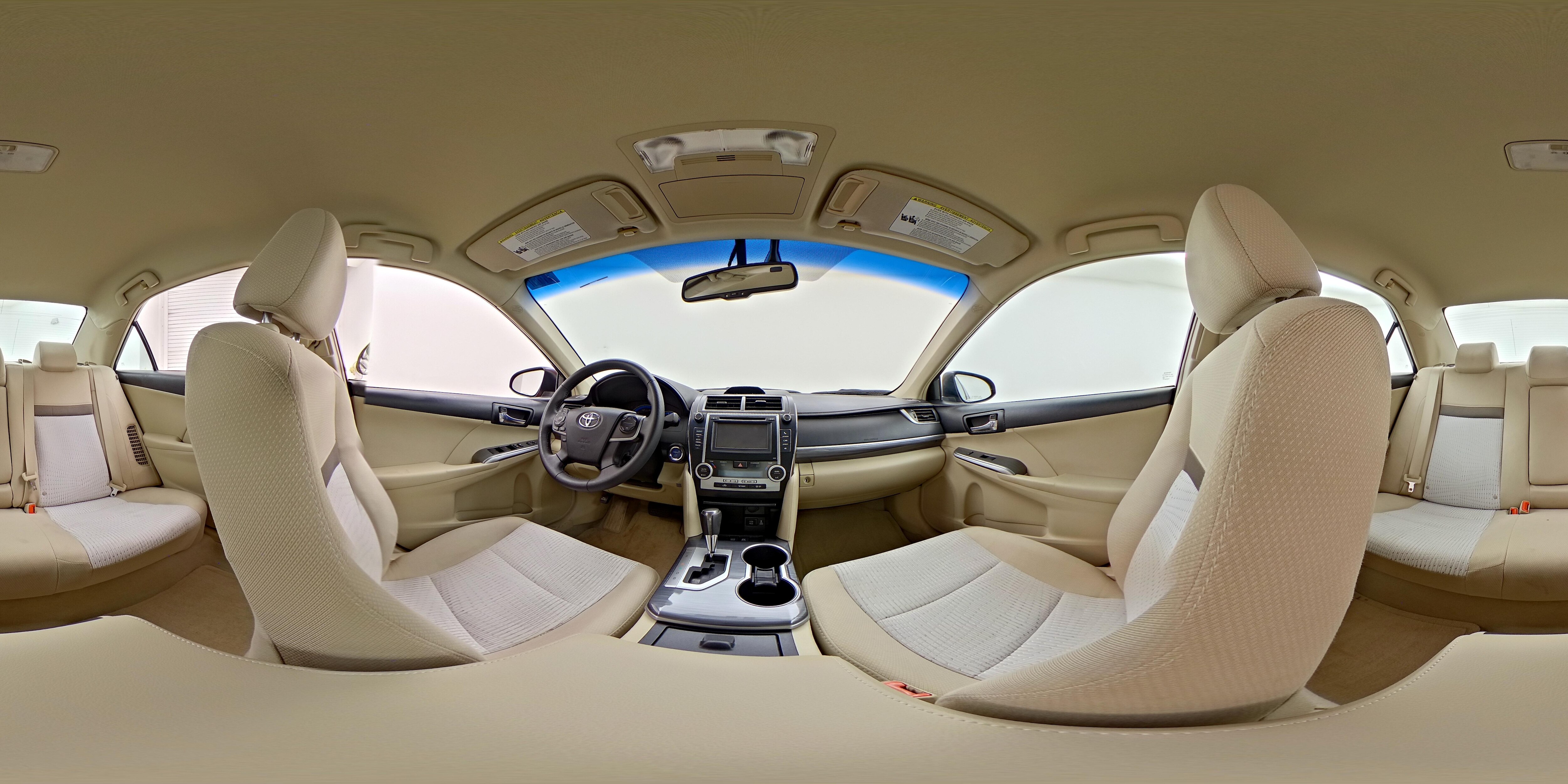 2014 Toyota Camry XLE Hybrid - Photo 23