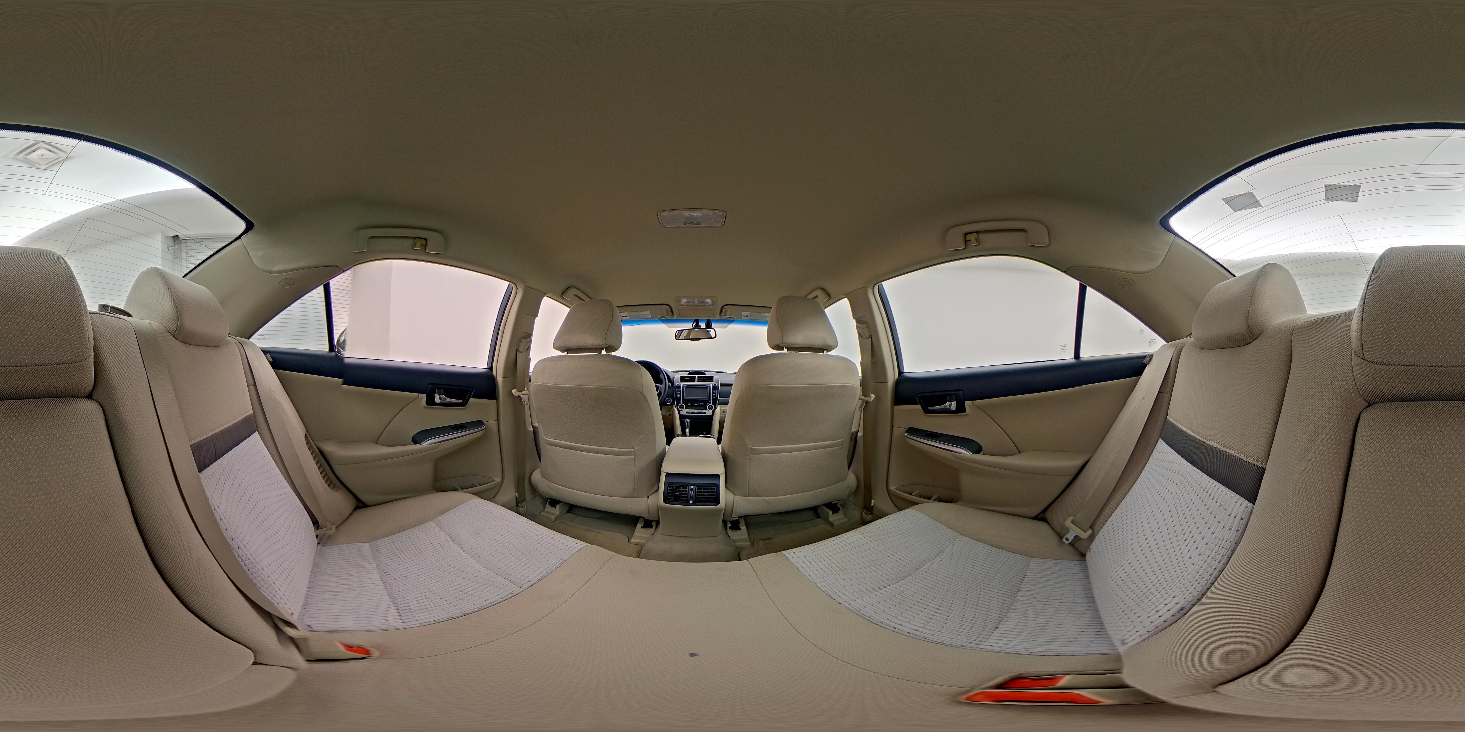 2014 Toyota Camry XLE Hybrid - Photo 24
