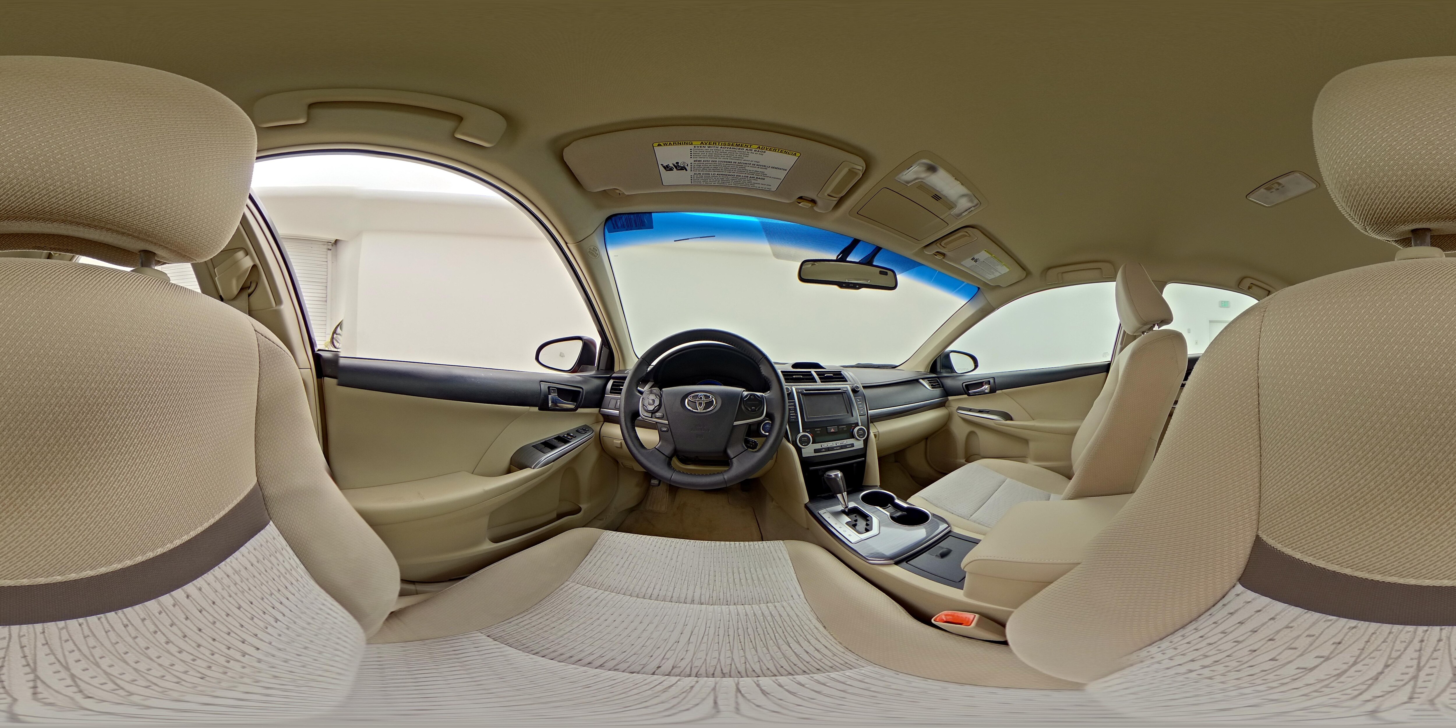 2014 Toyota Camry XLE Hybrid - Photo 25