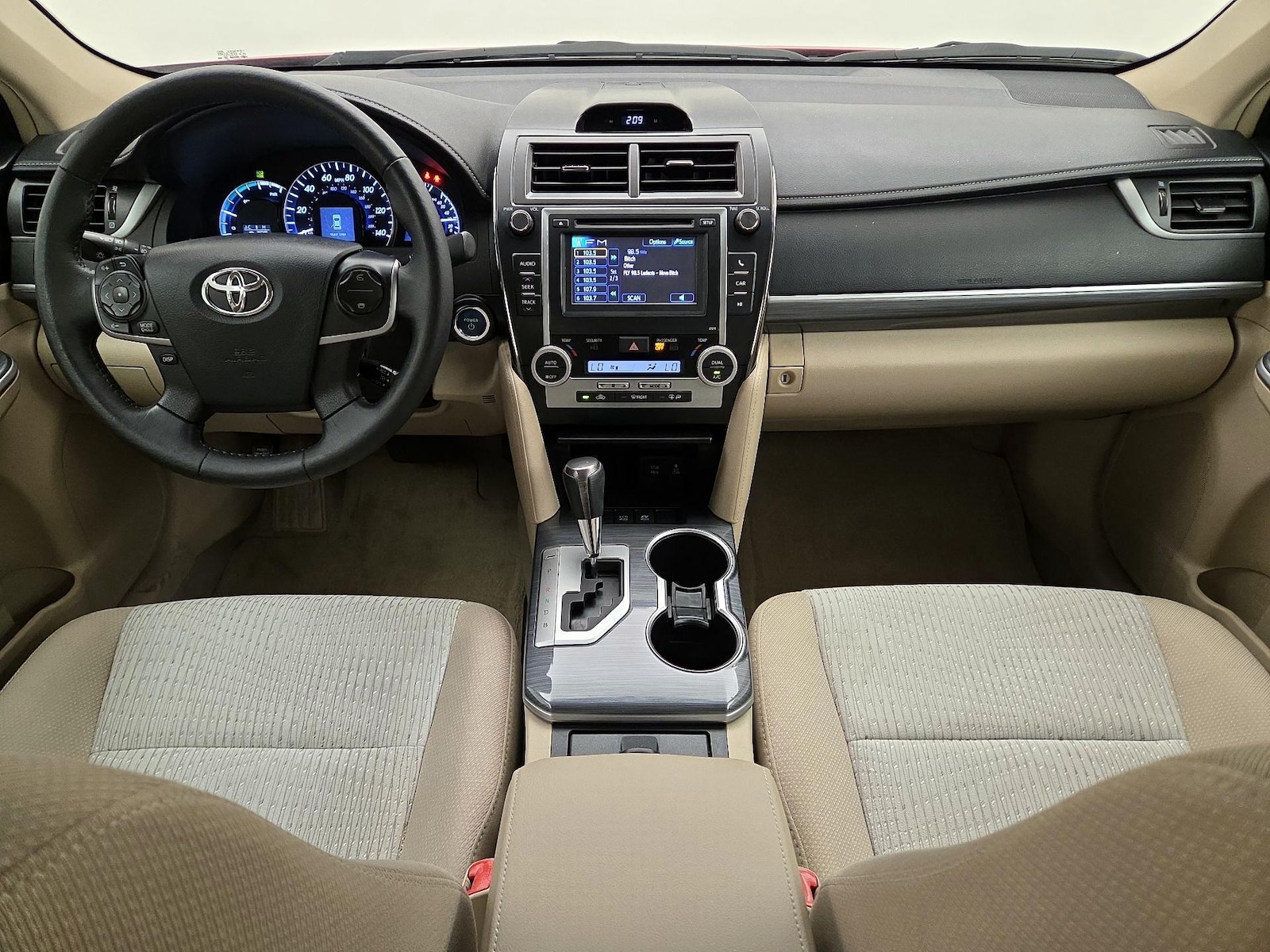 2014 Toyota Camry XLE Hybrid - Photo 10