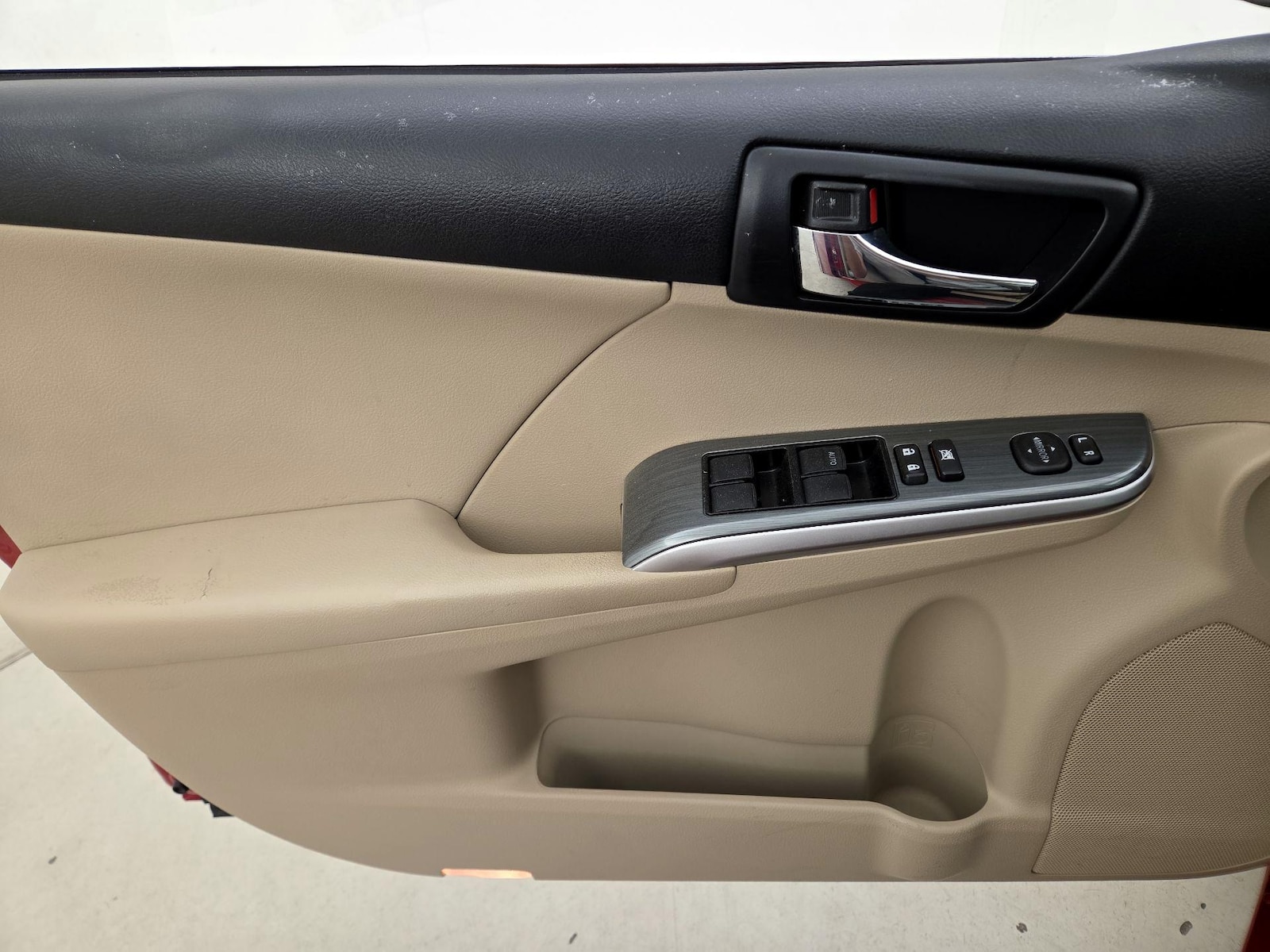 2014 Toyota Camry XLE Hybrid - Photo 13