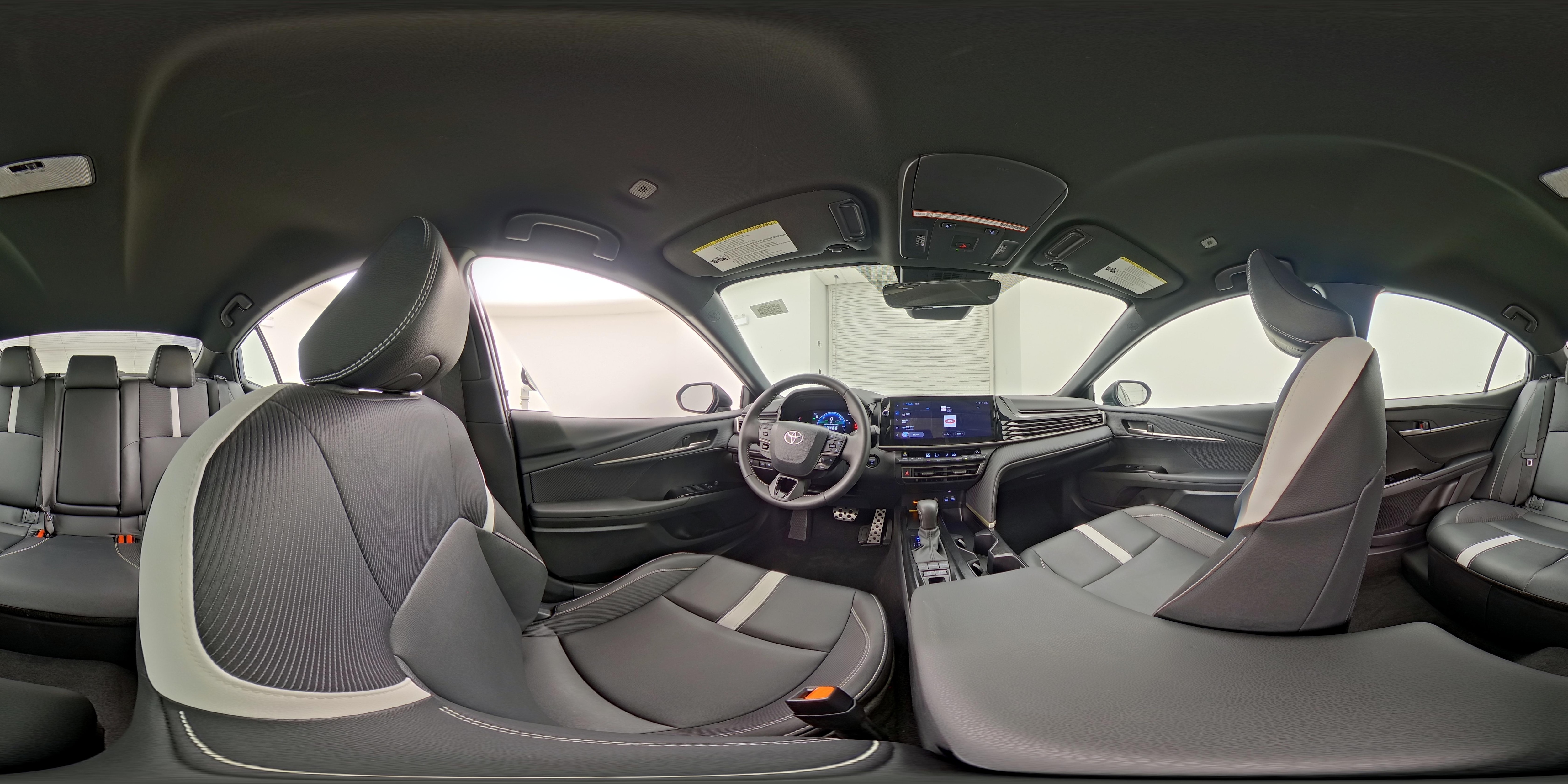 2025 Toyota Camry SE - Photo 25