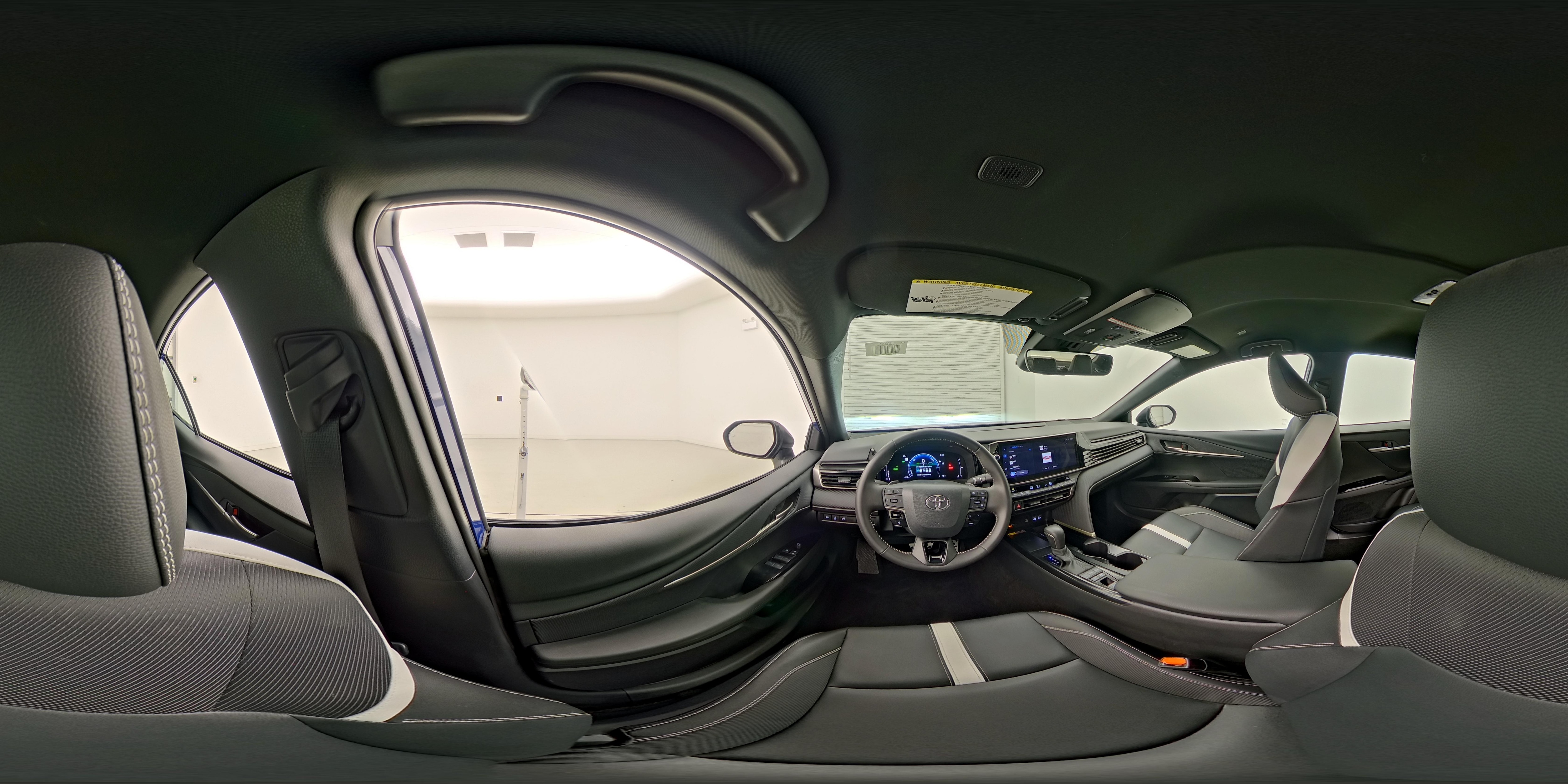 2025 Toyota Camry SE - Photo 27