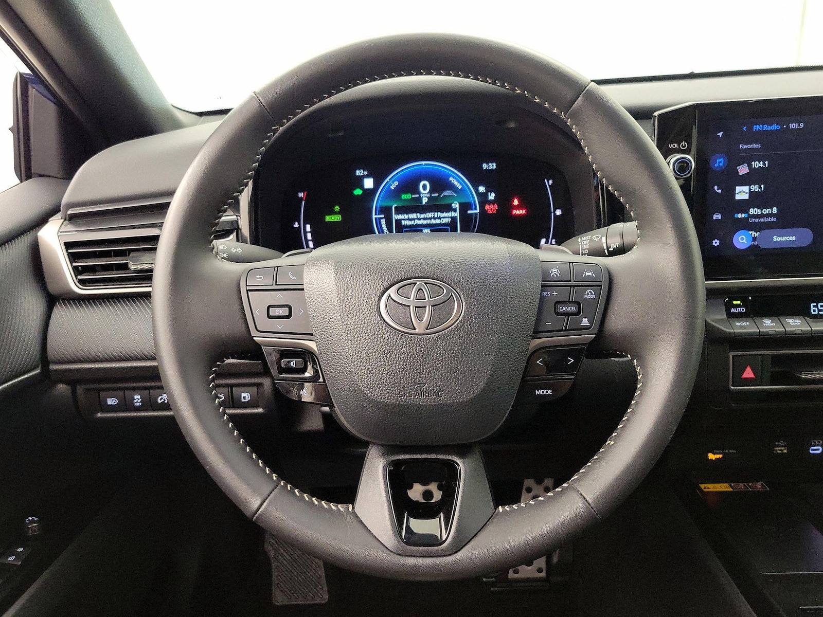 2025 Toyota Camry SE - Photo 11