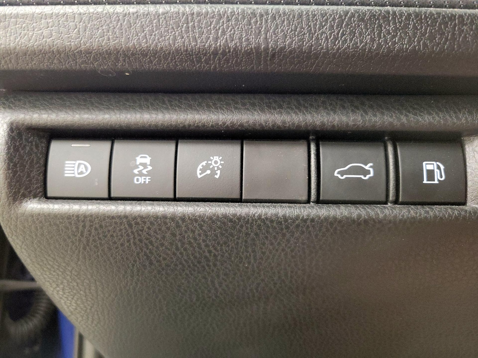 2025 Toyota Camry SE - Photo 14