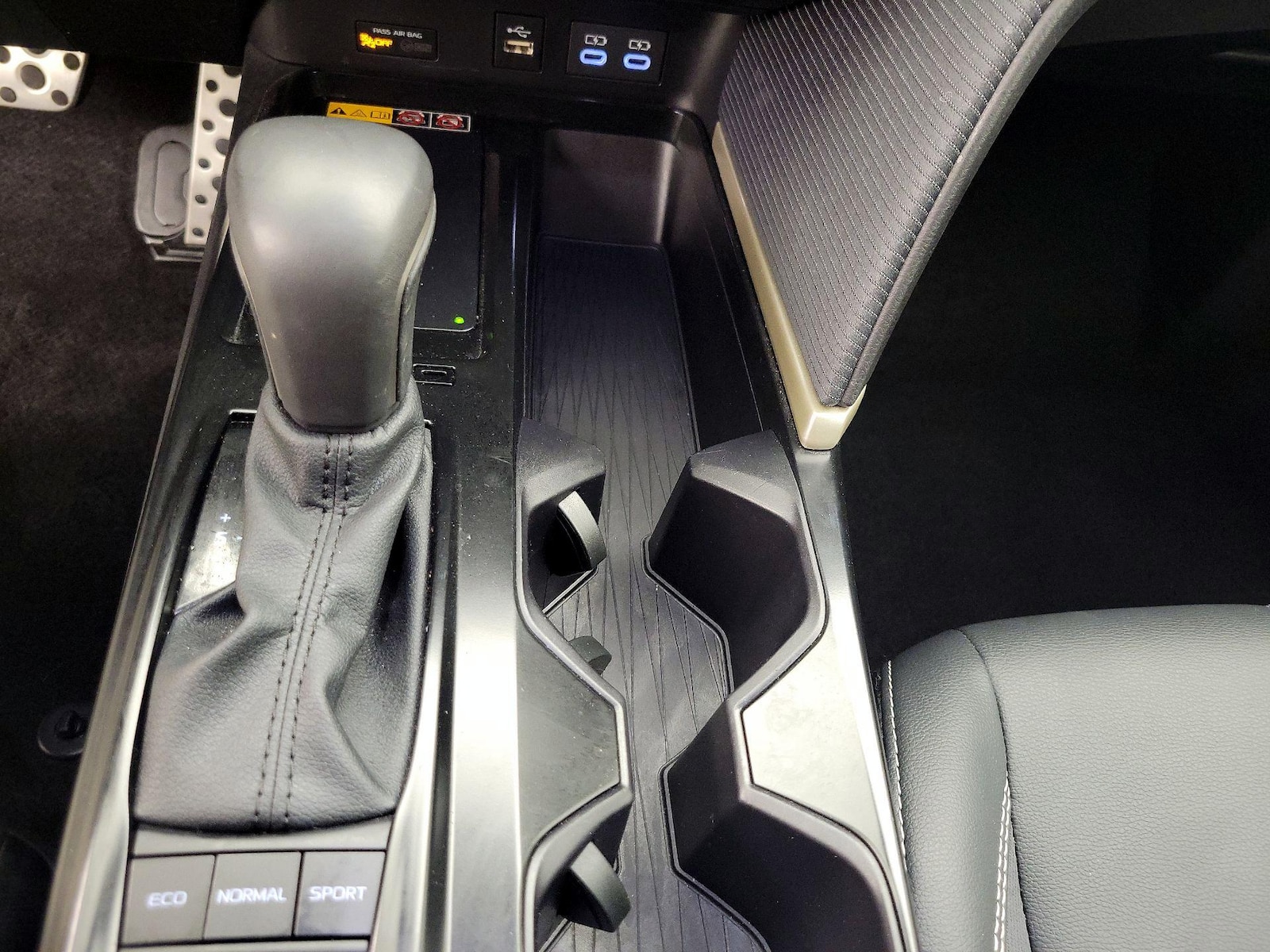 2025 Toyota Camry SE - Photo 18