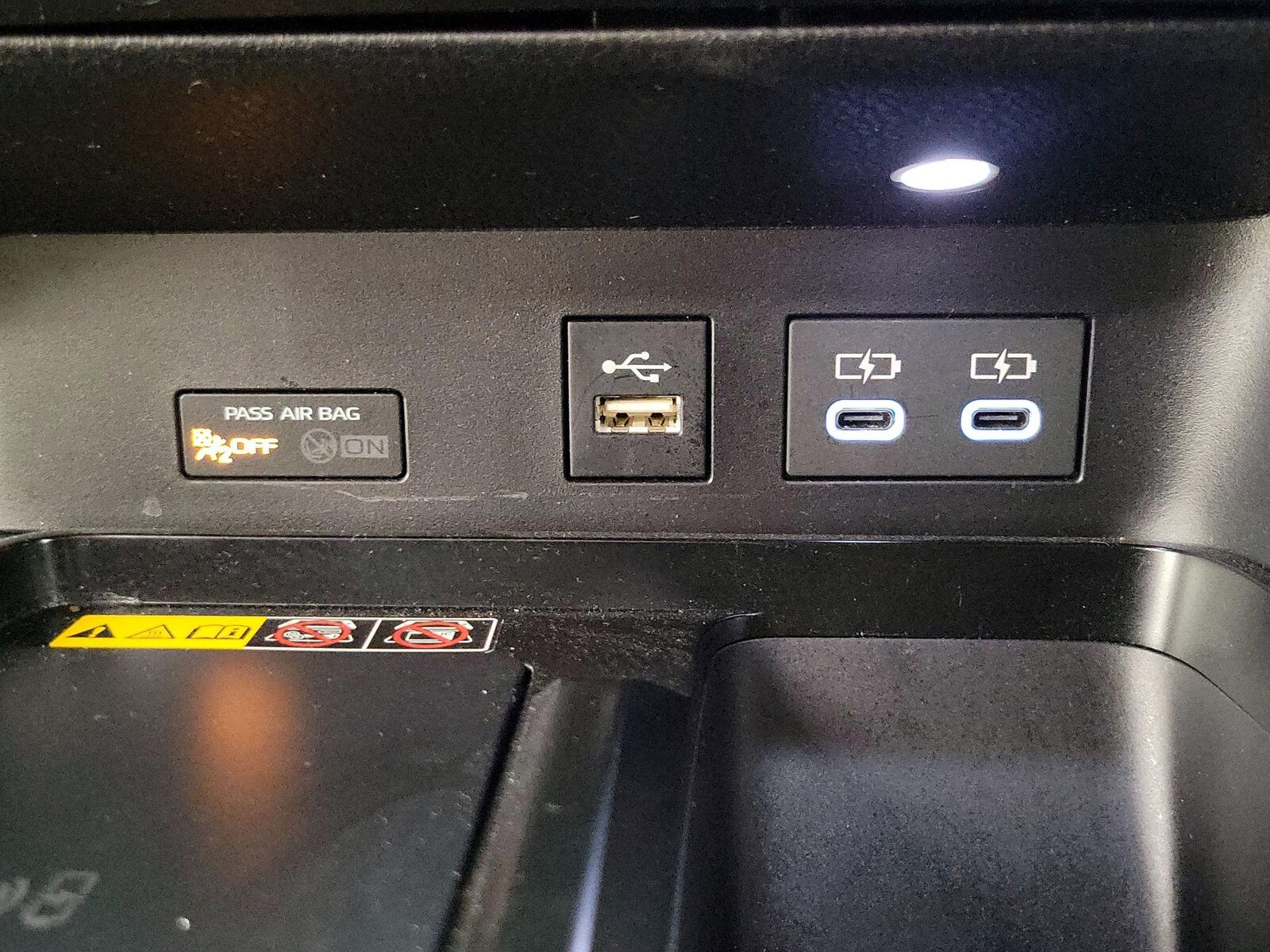 2025 Toyota Camry SE - Photo 19