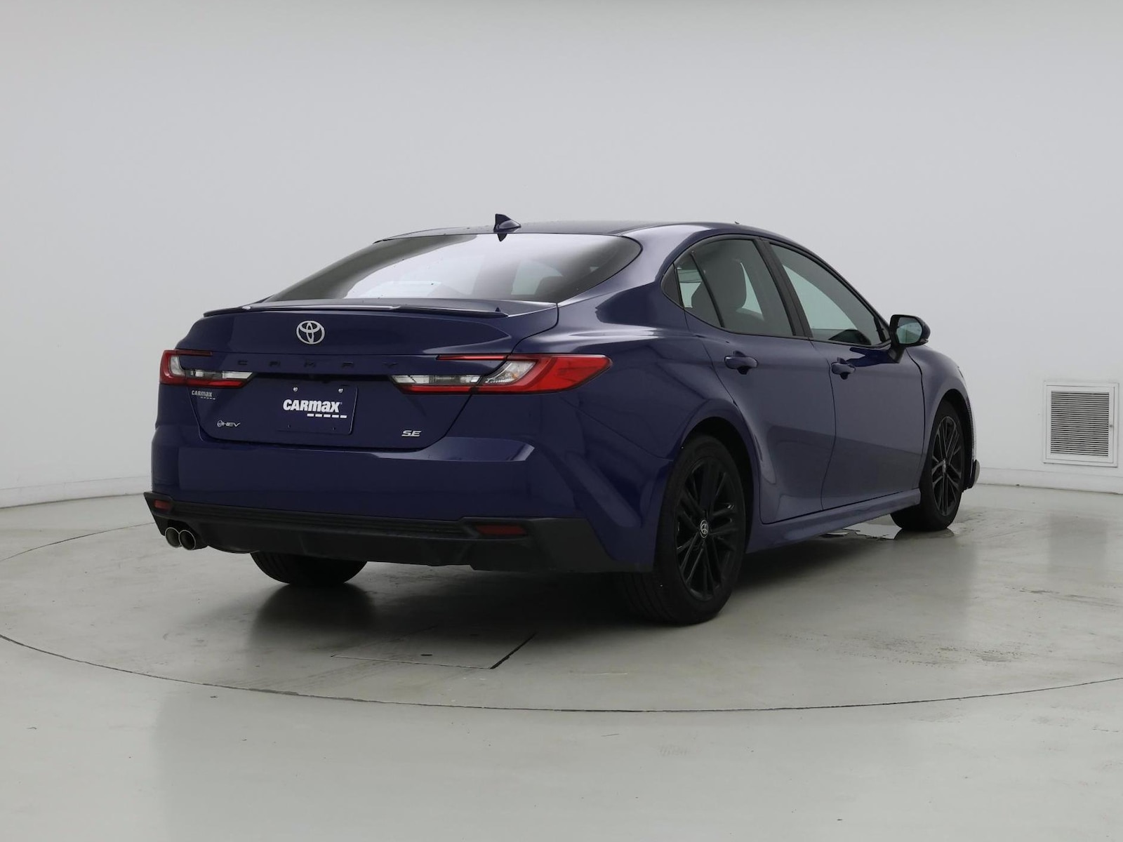 2025 Toyota Camry SE - Photo 9
