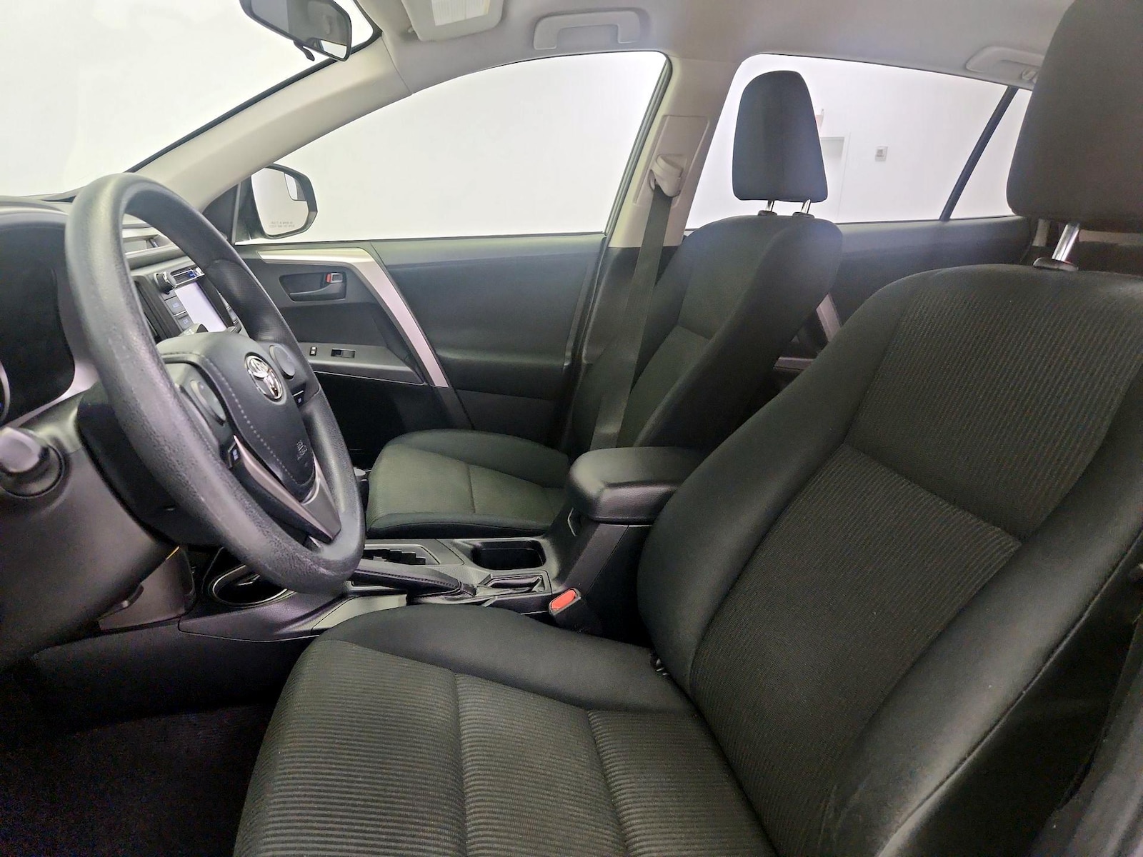 2016 Toyota RAV4 LE - Photo 12