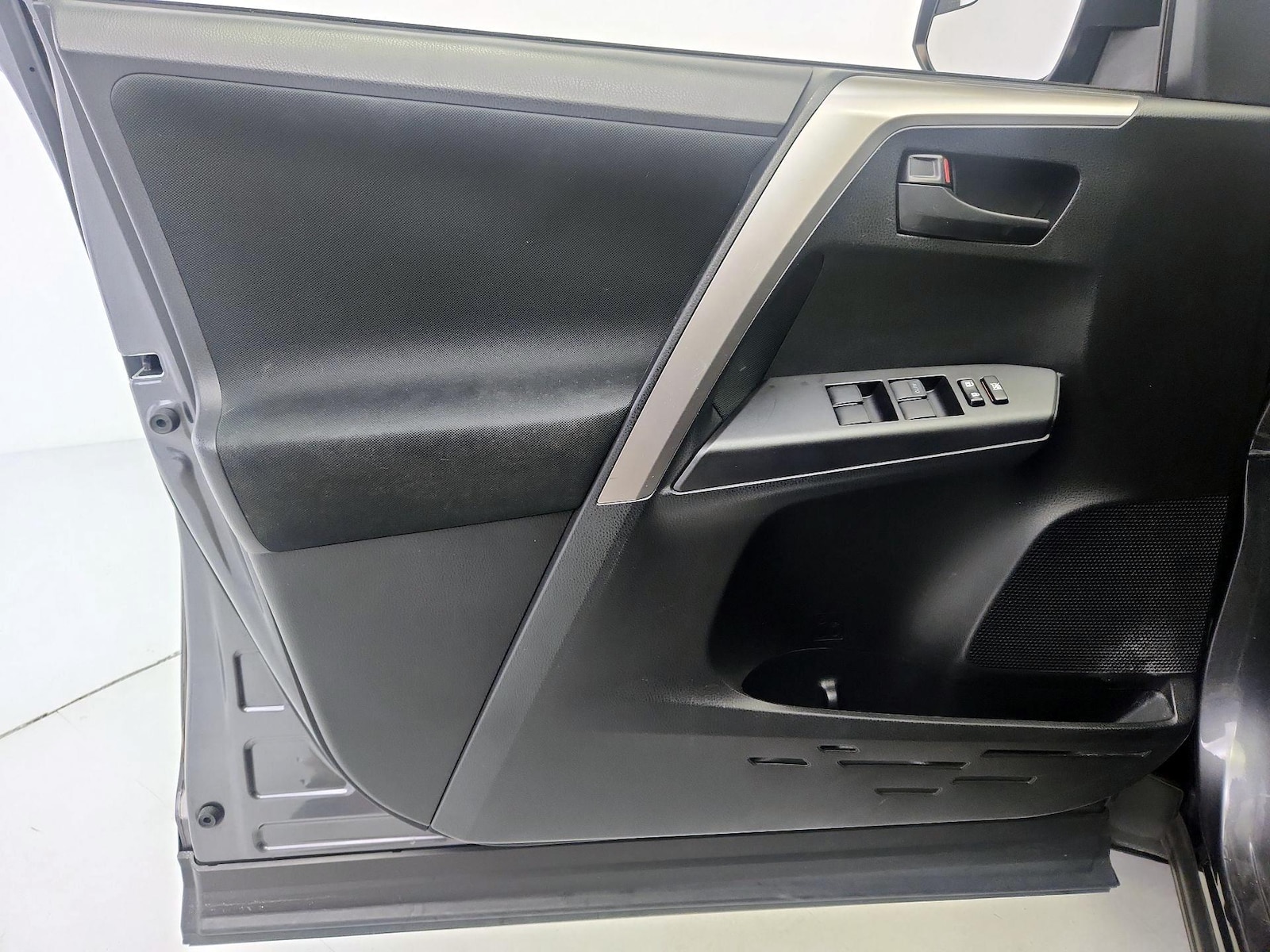 2016 Toyota RAV4 LE - Photo 13