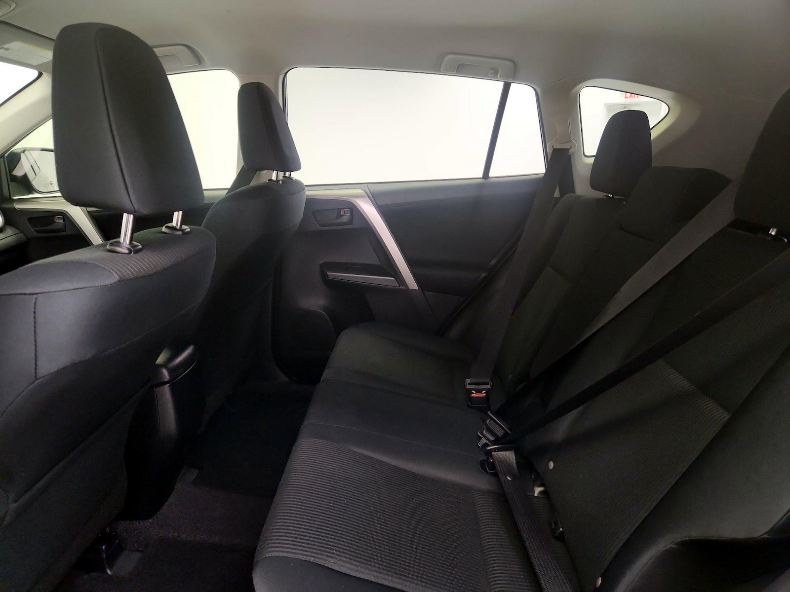2016 Toyota RAV4 LE - Photo 20