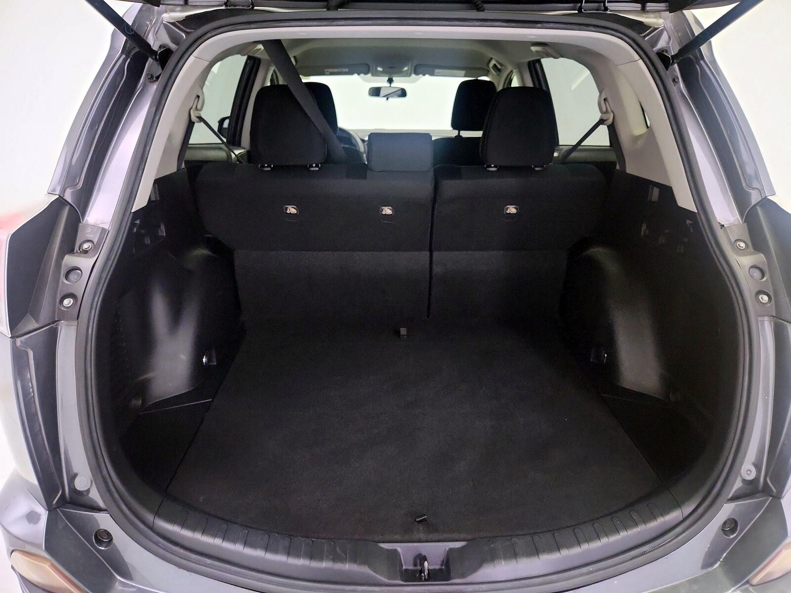 2016 Toyota RAV4 LE - Photo 21