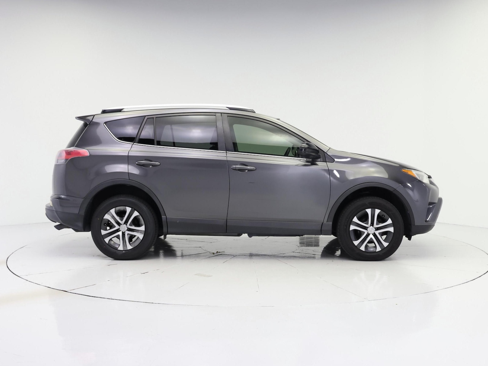 2016 Toyota RAV4 LE - Photo 8