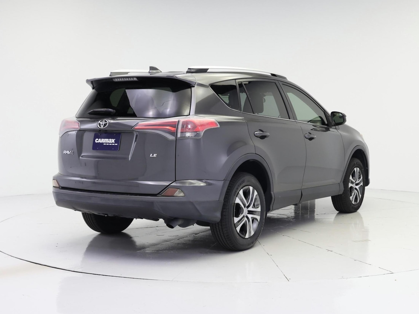 2016 Toyota RAV4 LE - Photo 9