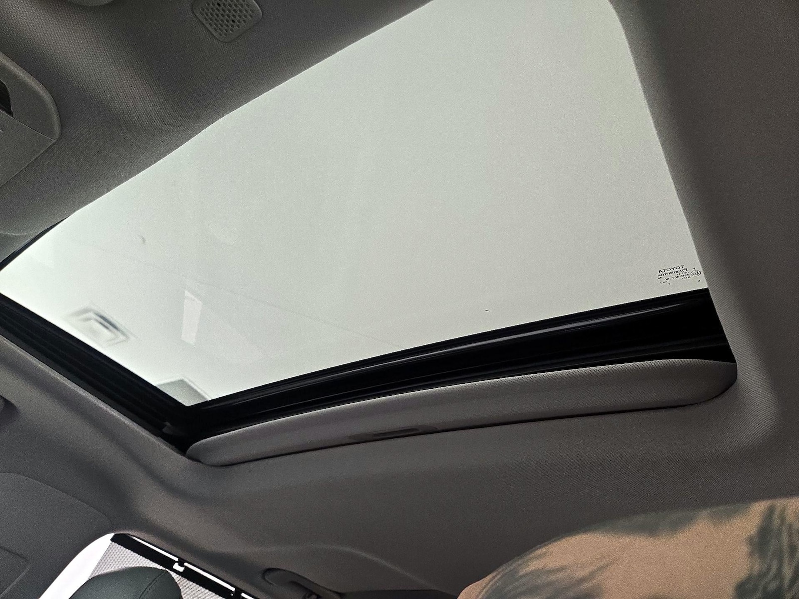 Sunroof(s) & Overhead Airbags