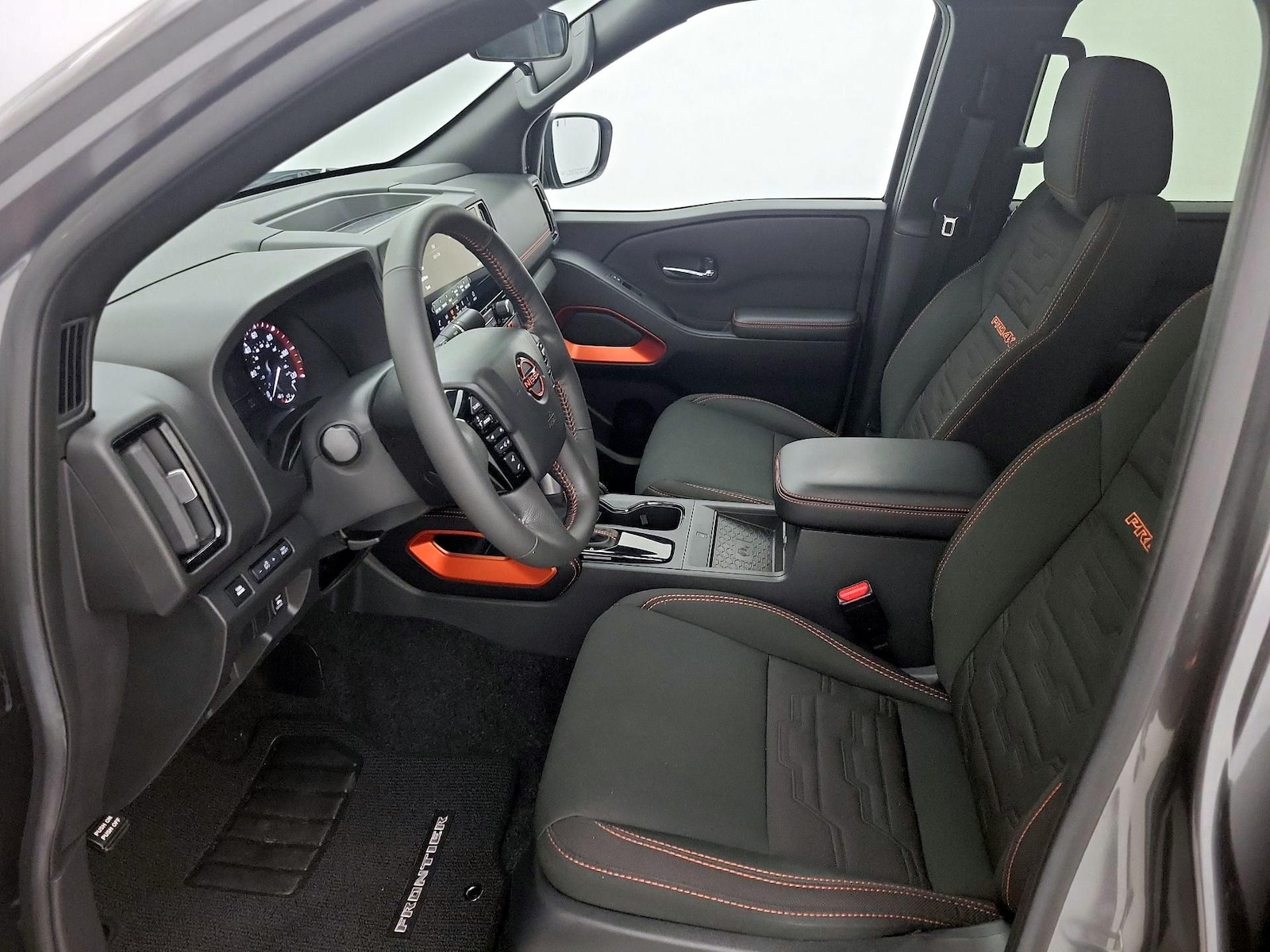 2025 Nissan Frontier PRO-4X - Photo 12