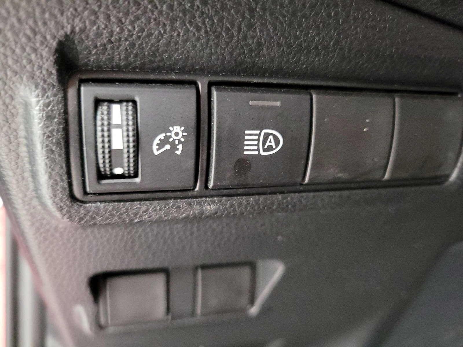 2023 Toyota Corolla Cross XLE - Photo 14