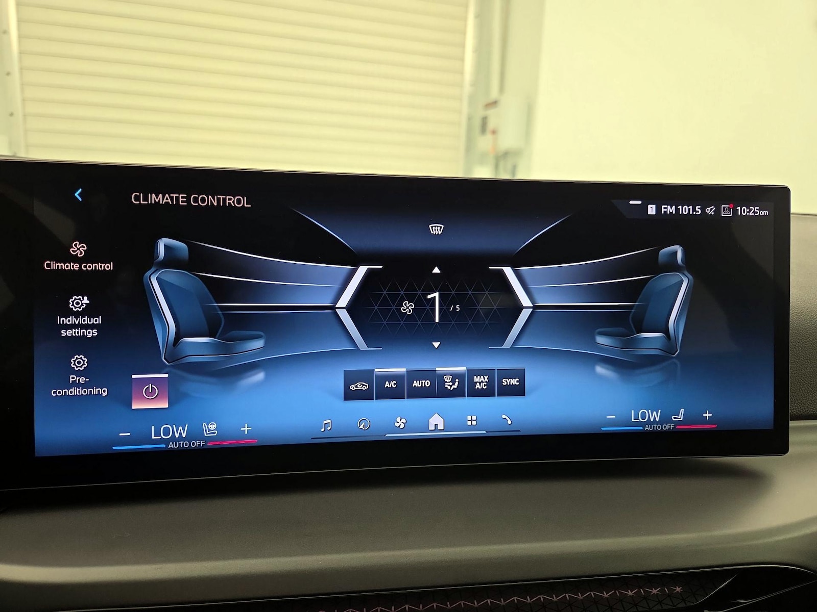 2025 BMW 2 Series 230i - Photo 18