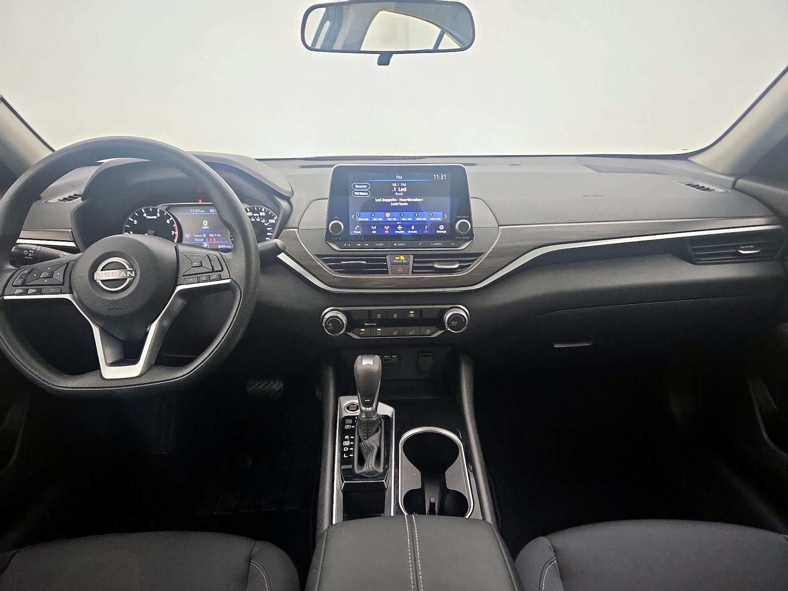 2024 Nissan Altima SV - Photo 10
