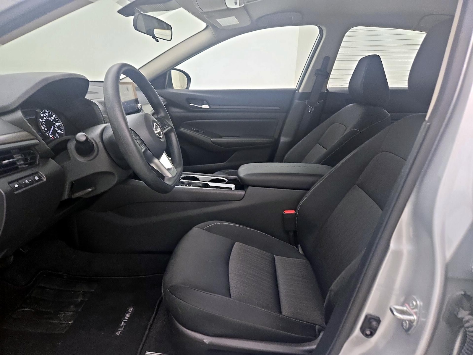 2024 Nissan Altima SV - Photo 12