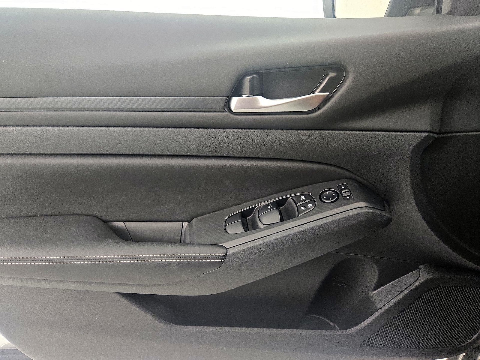 2024 Nissan Altima SV - Photo 13