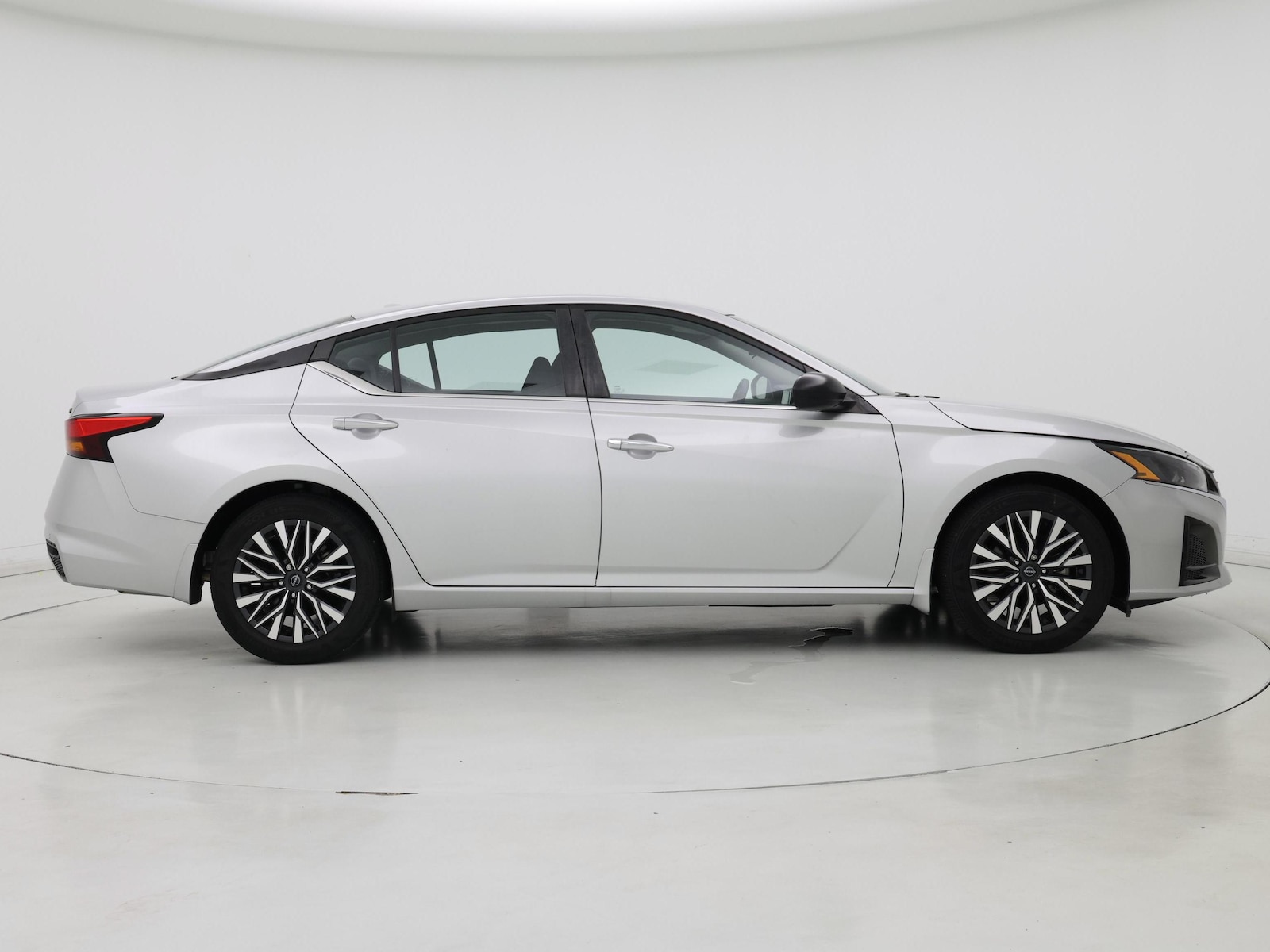 2024 Nissan Altima SV - Photo 8
