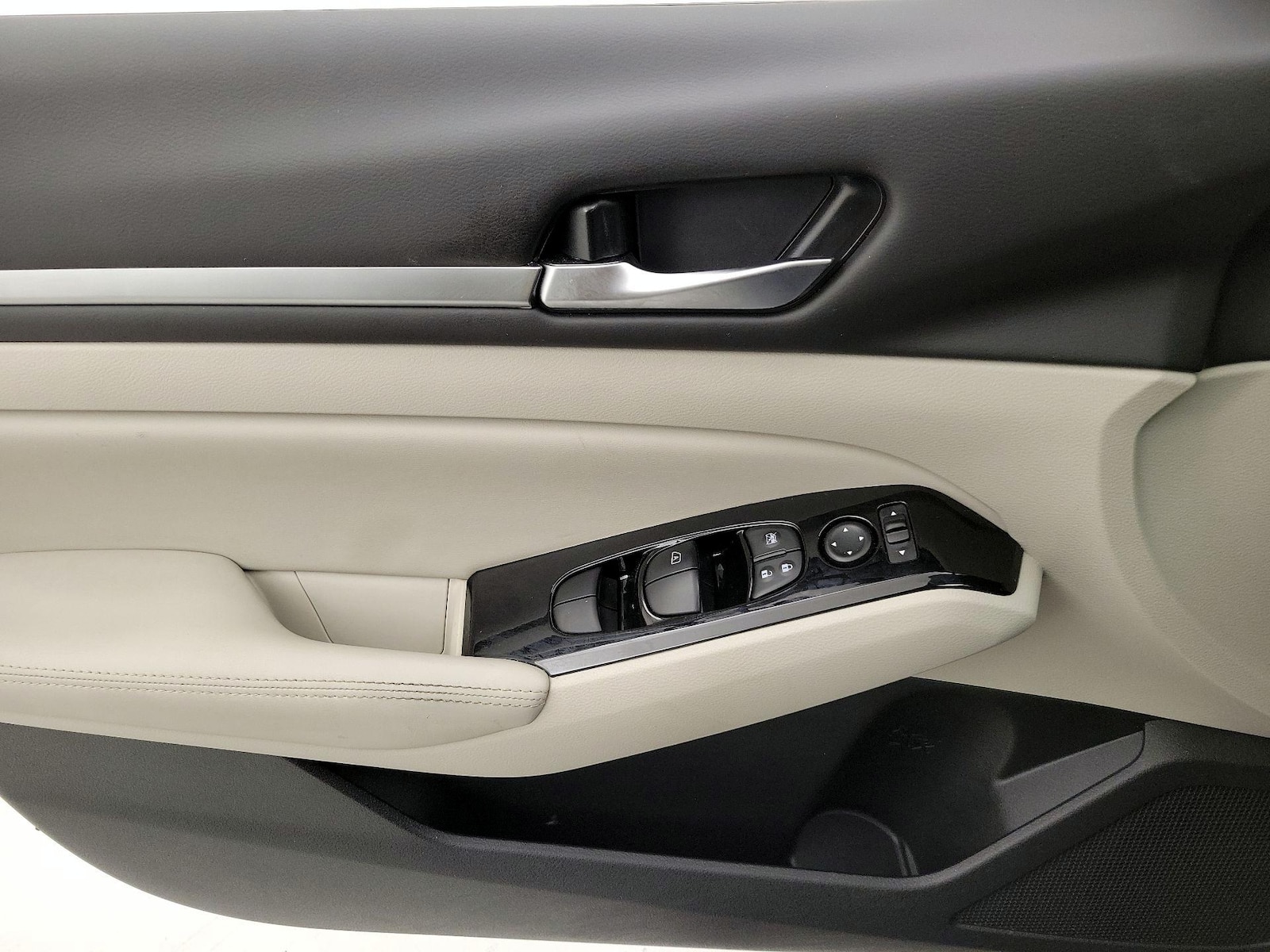 2024 Nissan Altima SL - Photo 13