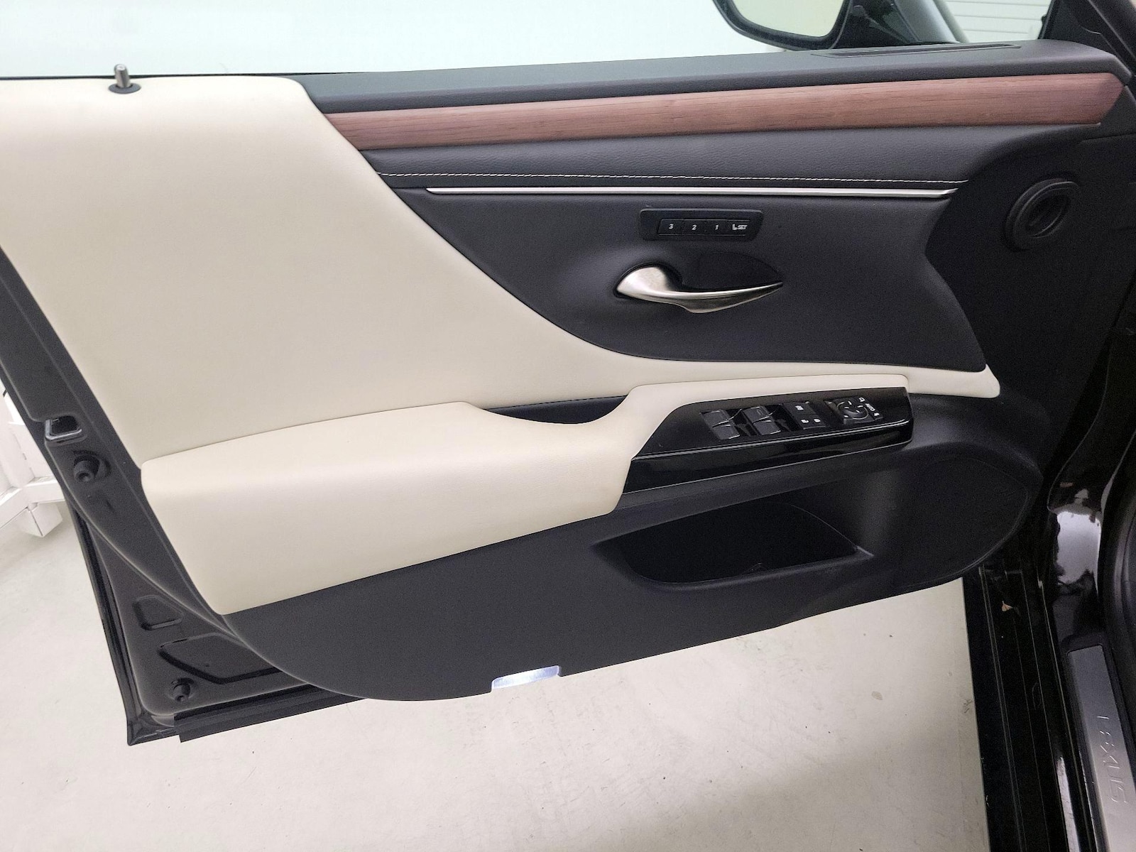 2024 Lexus ES 350 - Photo 13