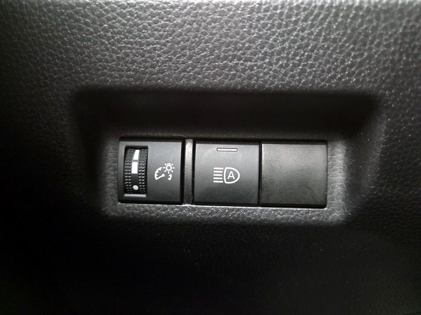2025 Toyota RAV4 LE - Photo 14