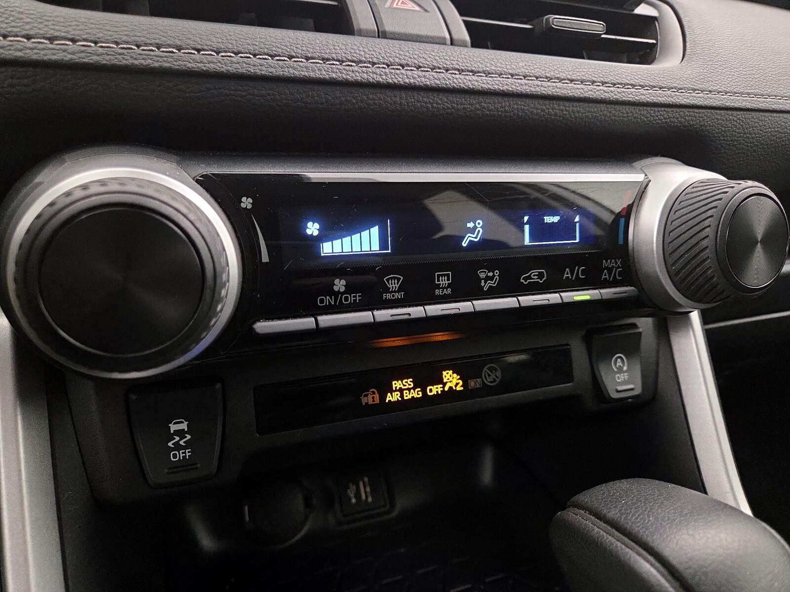 2025 Toyota RAV4 LE - Photo 17