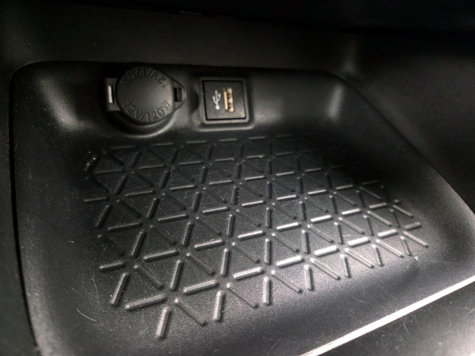 2025 Toyota RAV4 LE - Photo 19