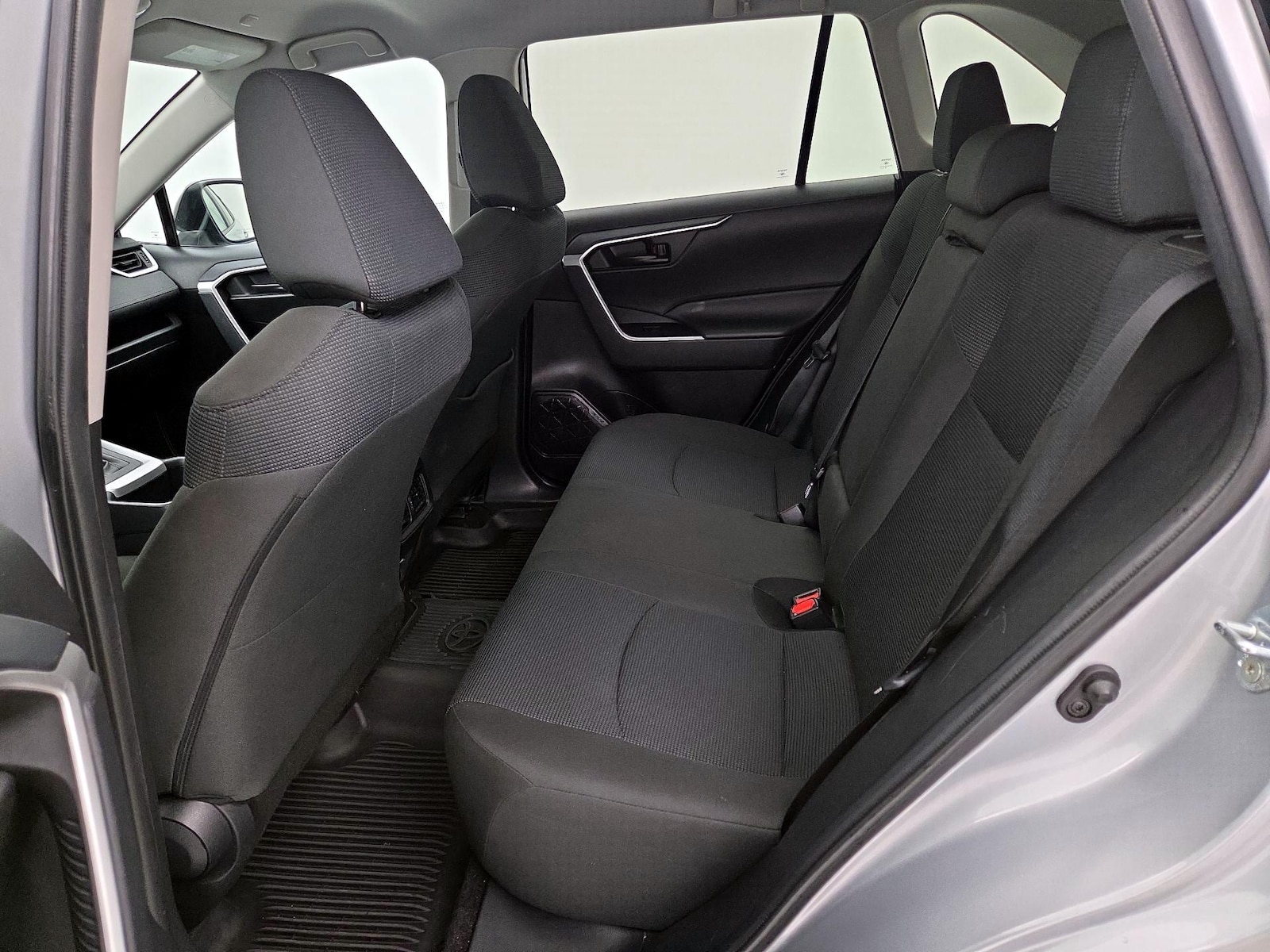2025 Toyota RAV4 LE - Photo 20