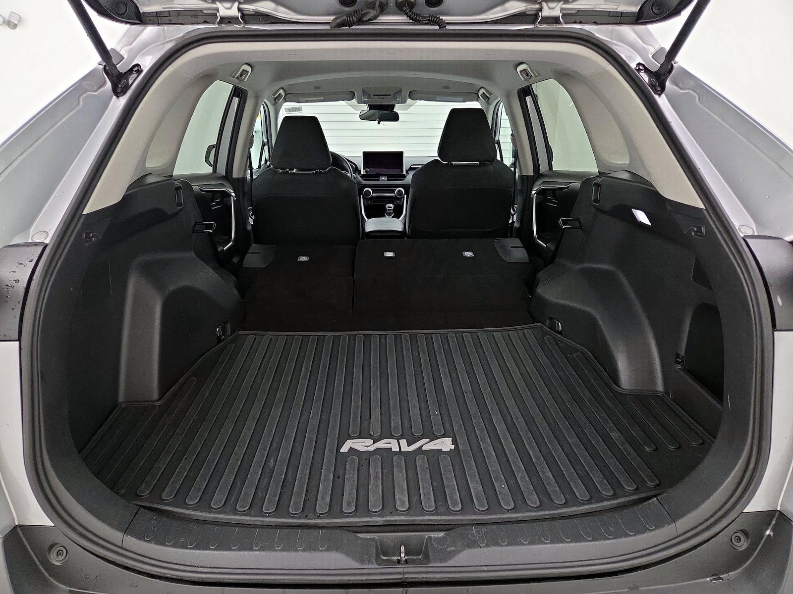 2025 Toyota RAV4 LE - Photo 22