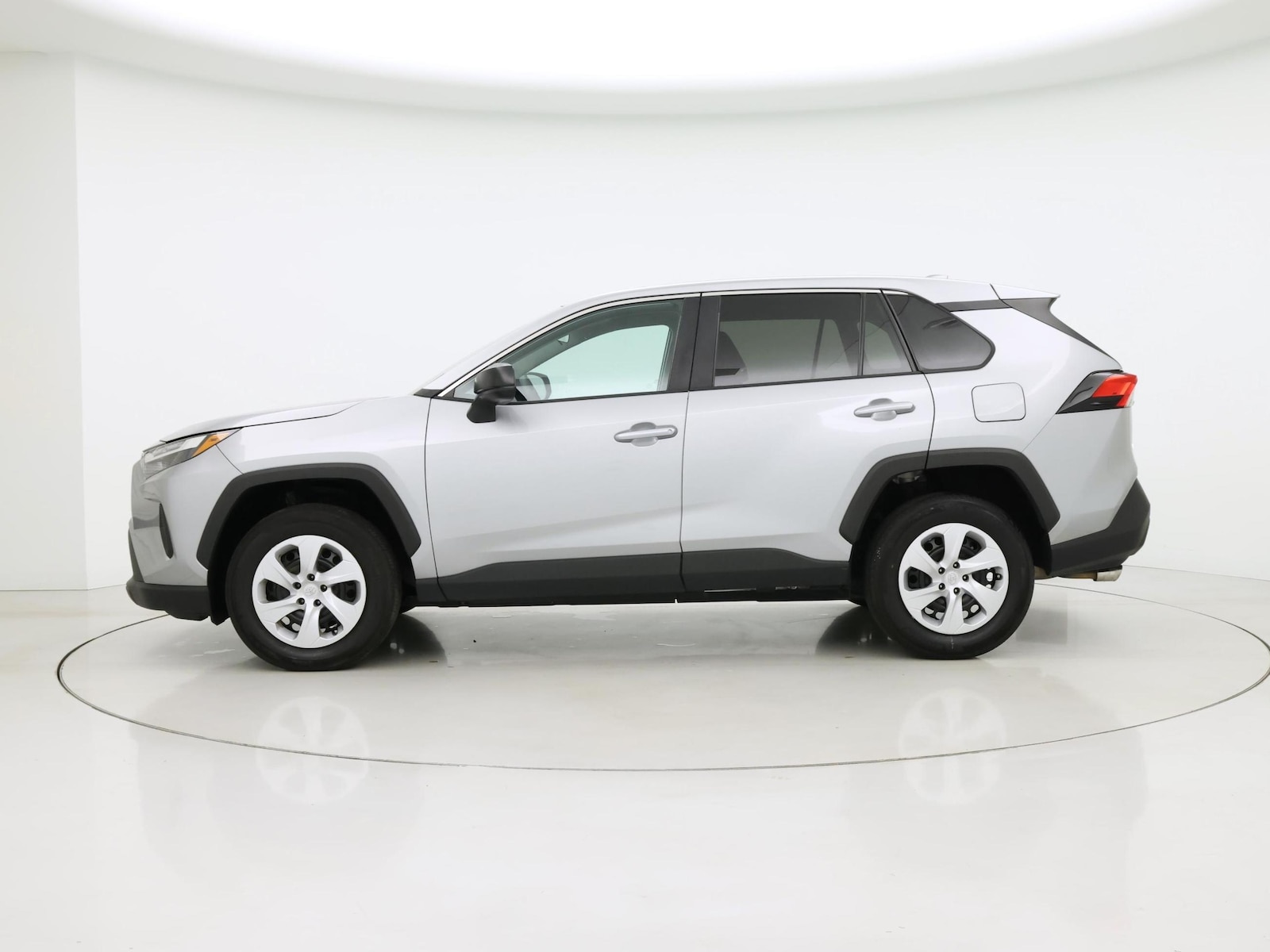 2025 Toyota RAV4 LE - Photo 4