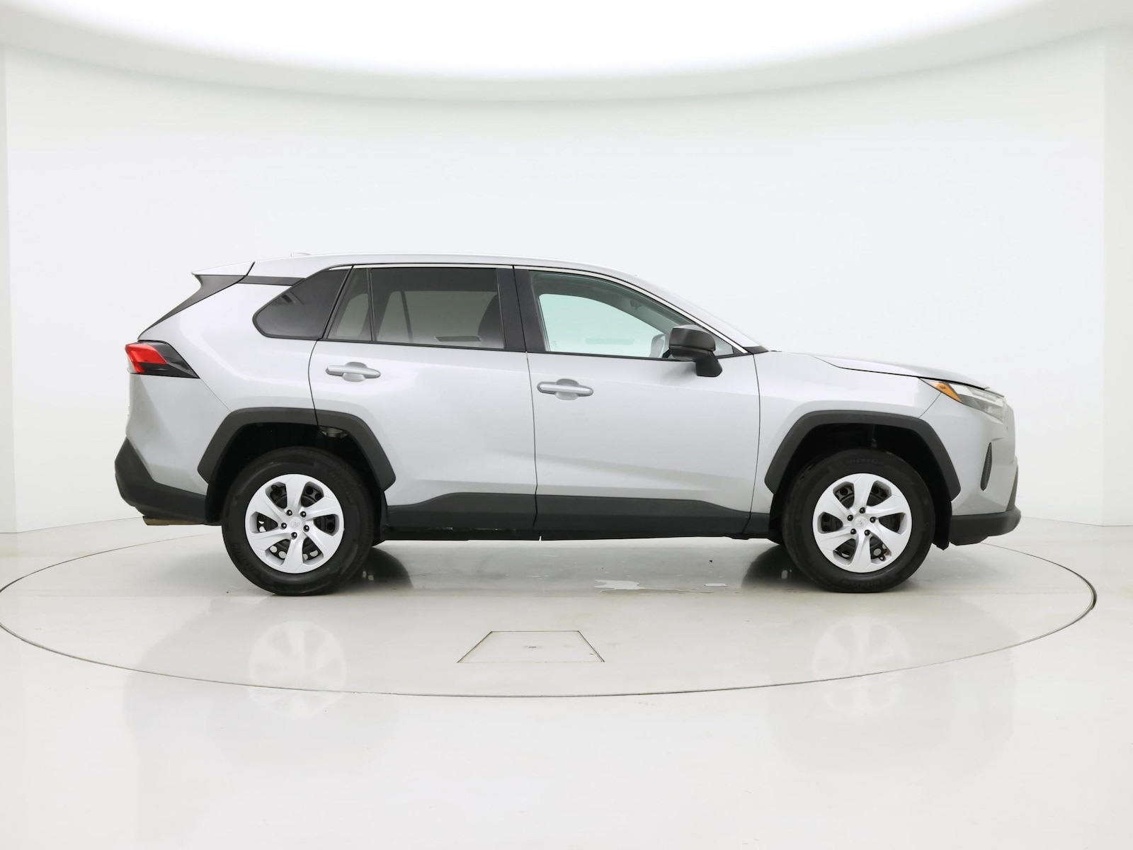 2025 Toyota RAV4 LE - Photo 8